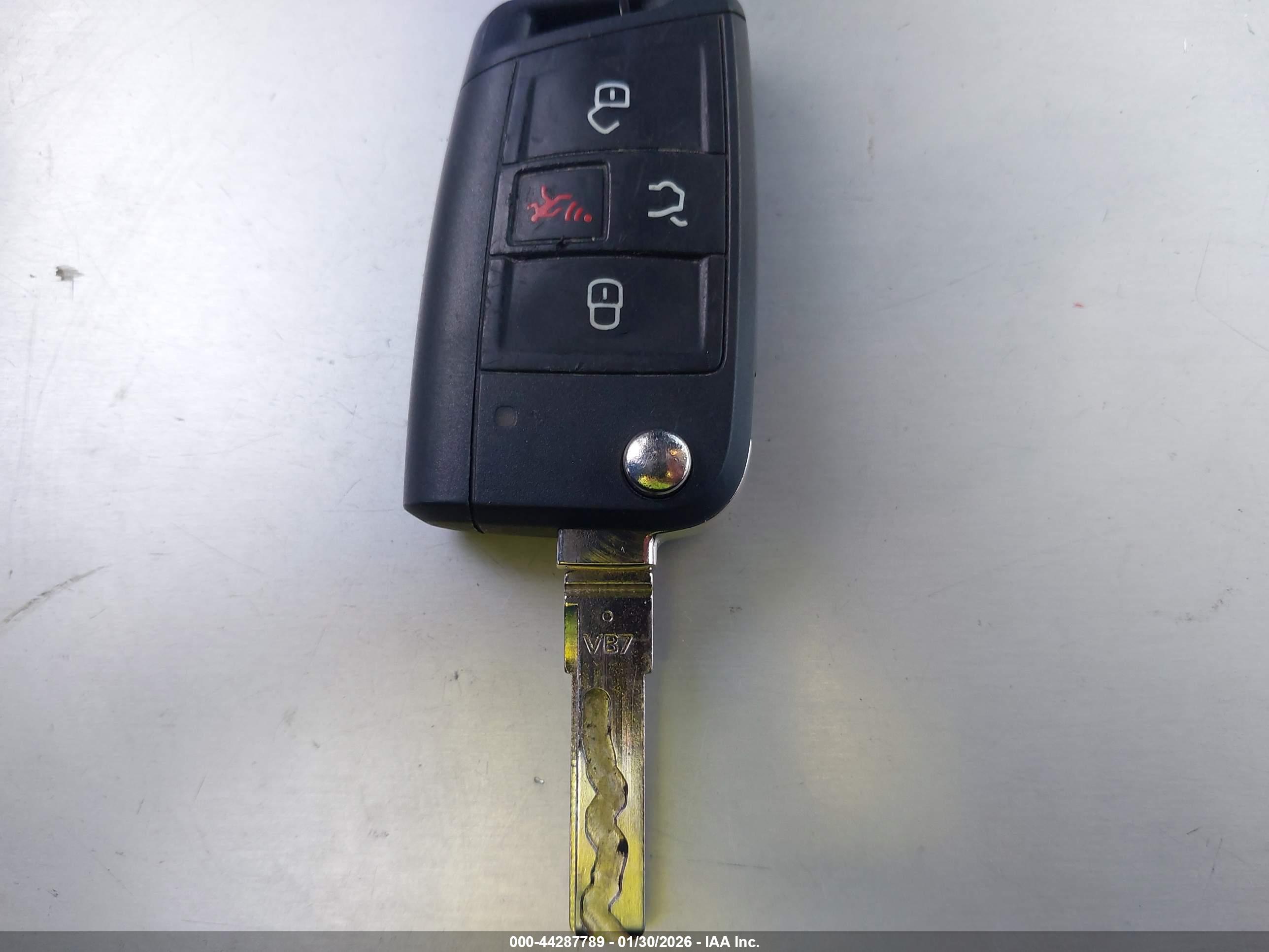 VOLKSWAGEN GOLF image 11