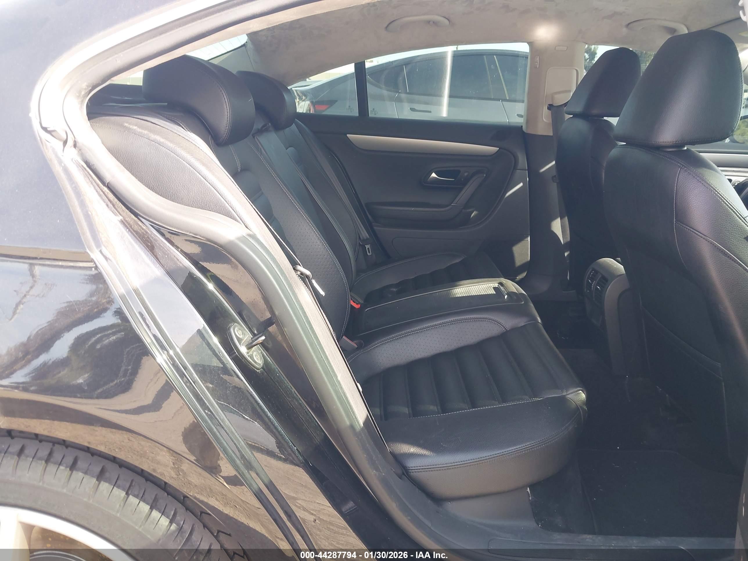 VOLKSWAGEN CC image 8