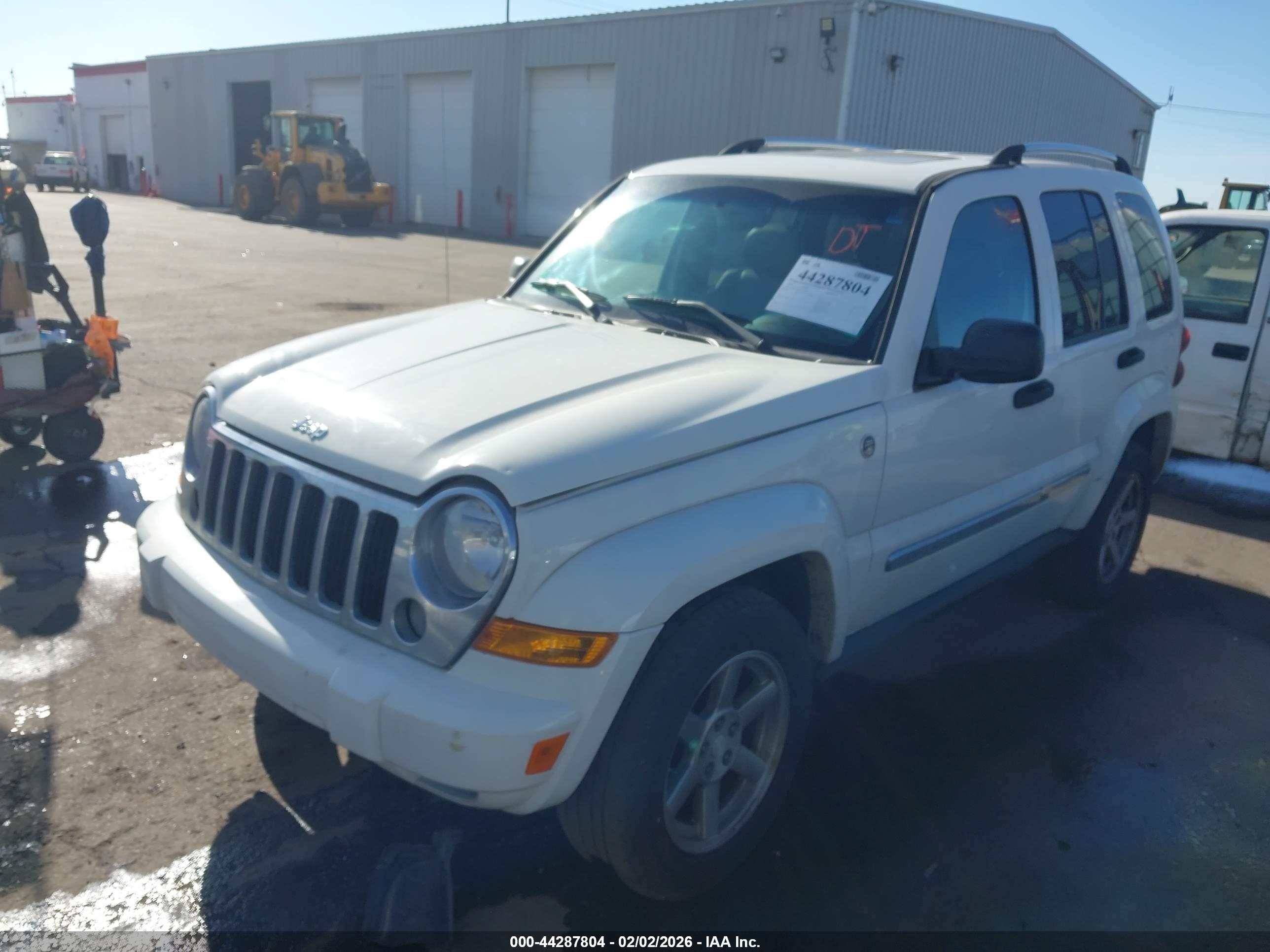 JEEP LIBERTY image 2