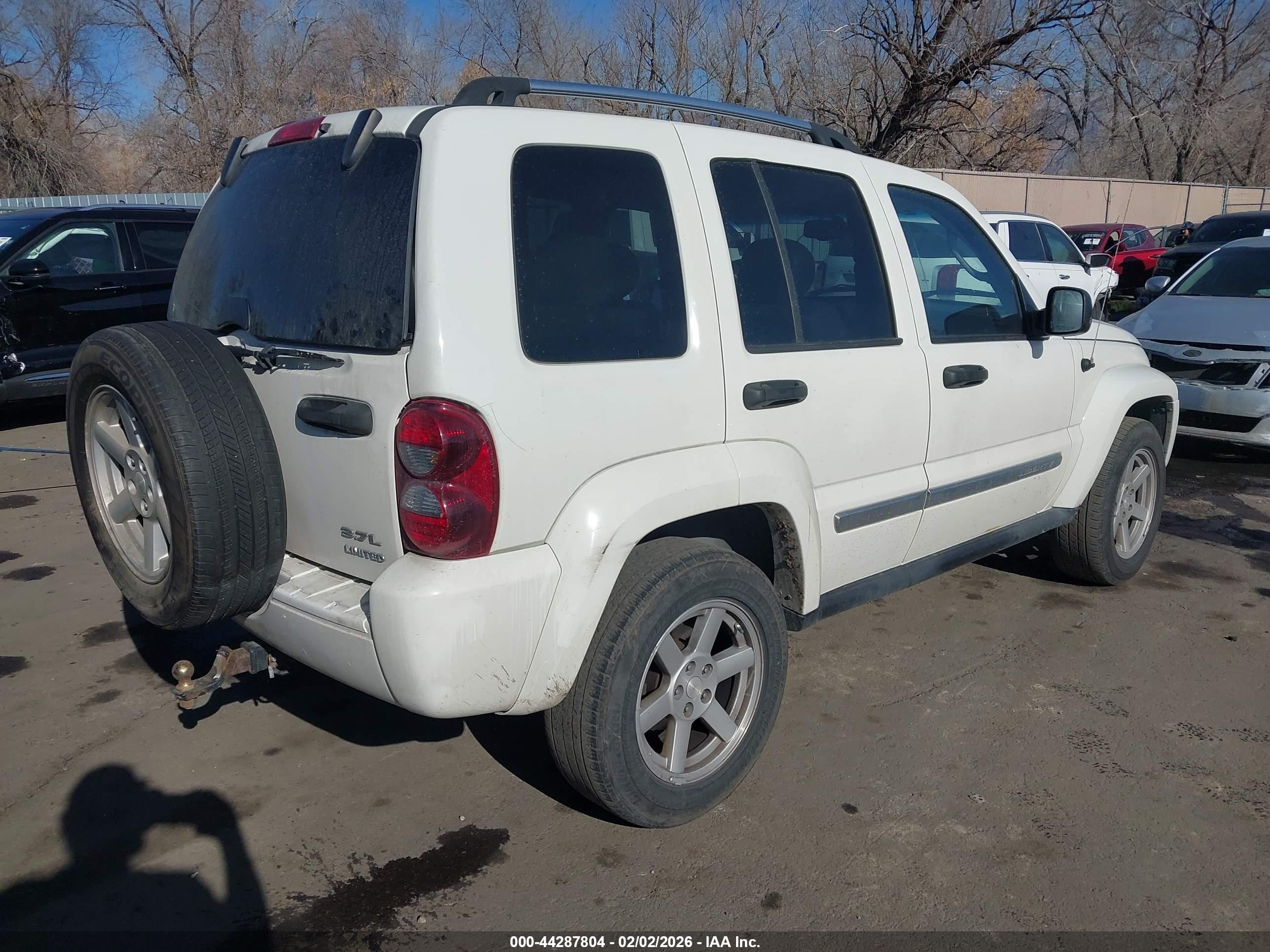 JEEP LIBERTY image 4
