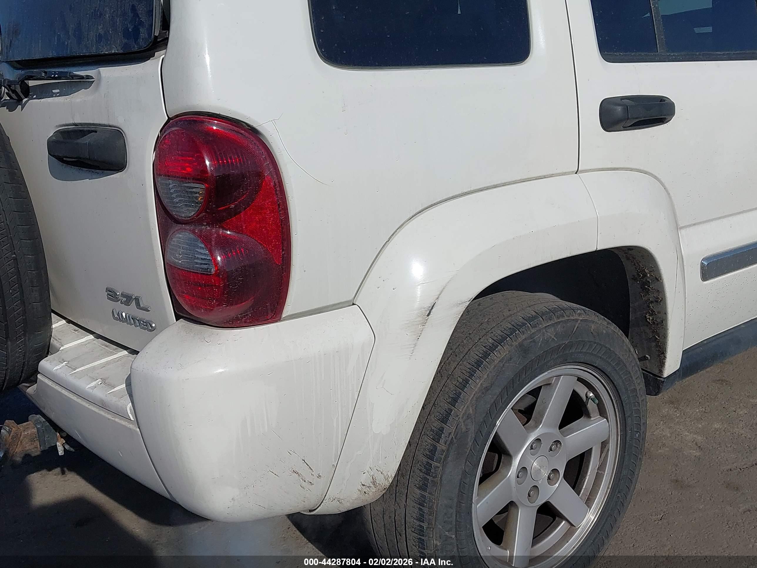JEEP LIBERTY image 6