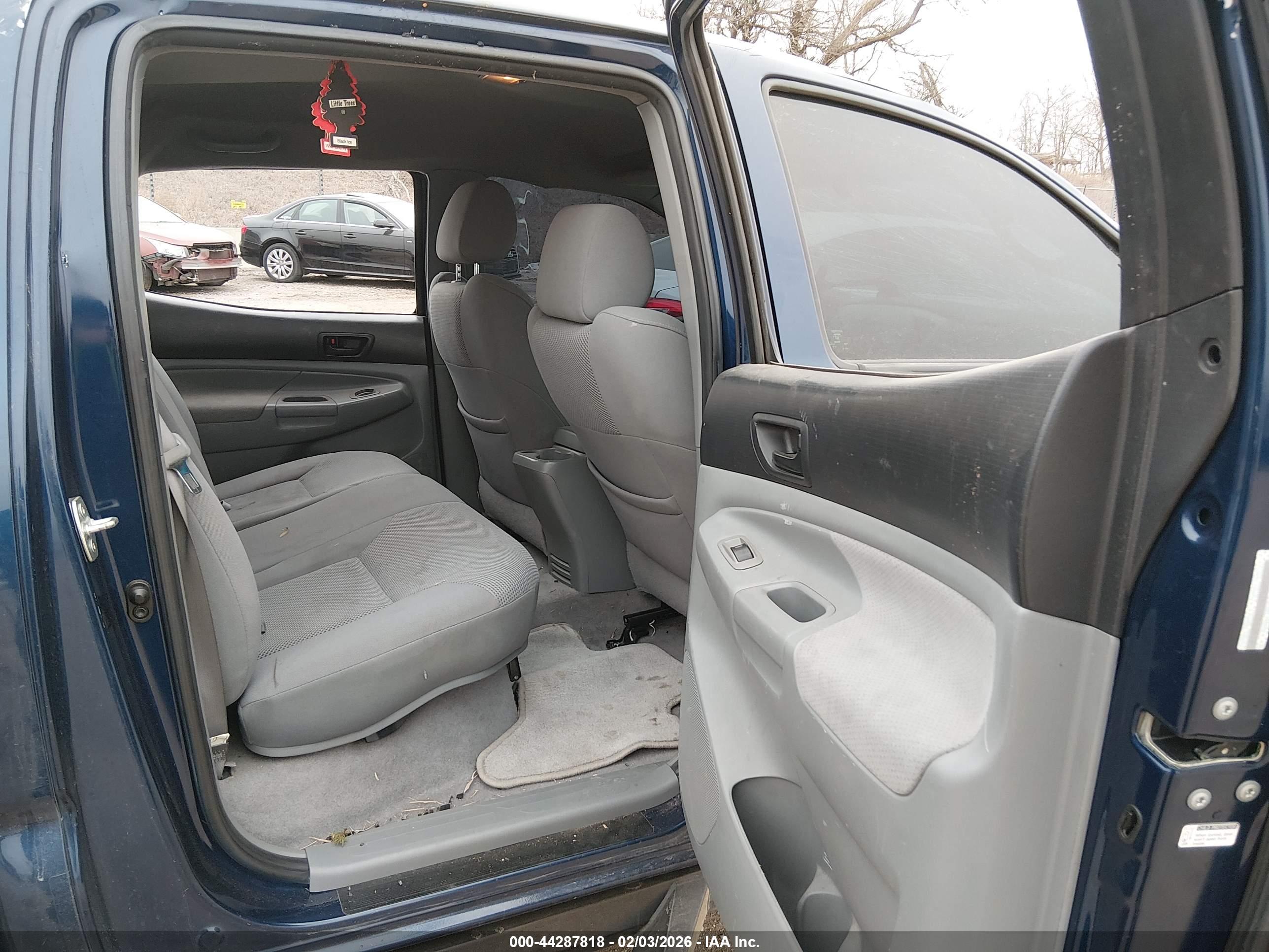 TOYOTA TACOMA image 8