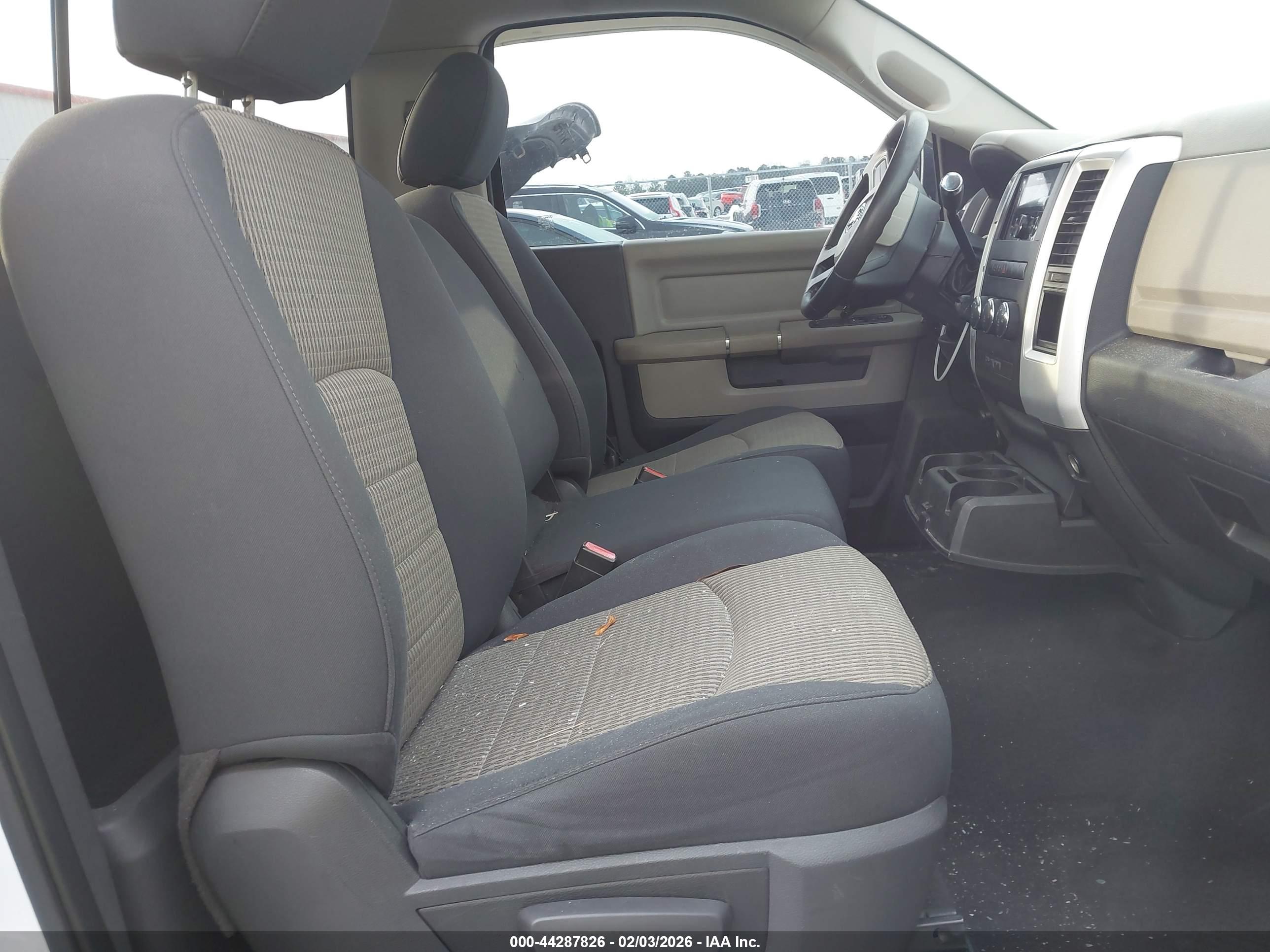 DODGE RAM image 8