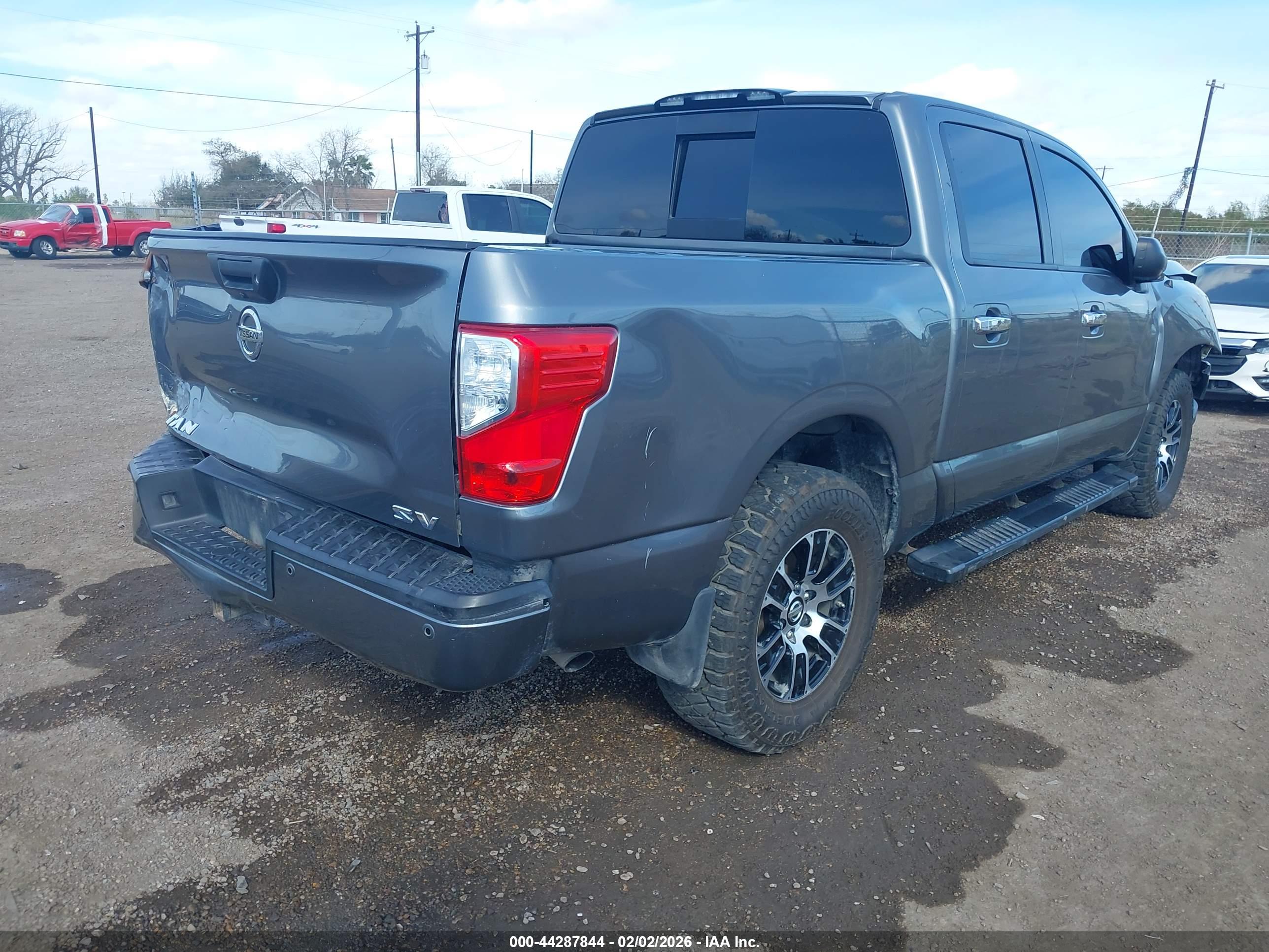 NISSAN TITAN image 4