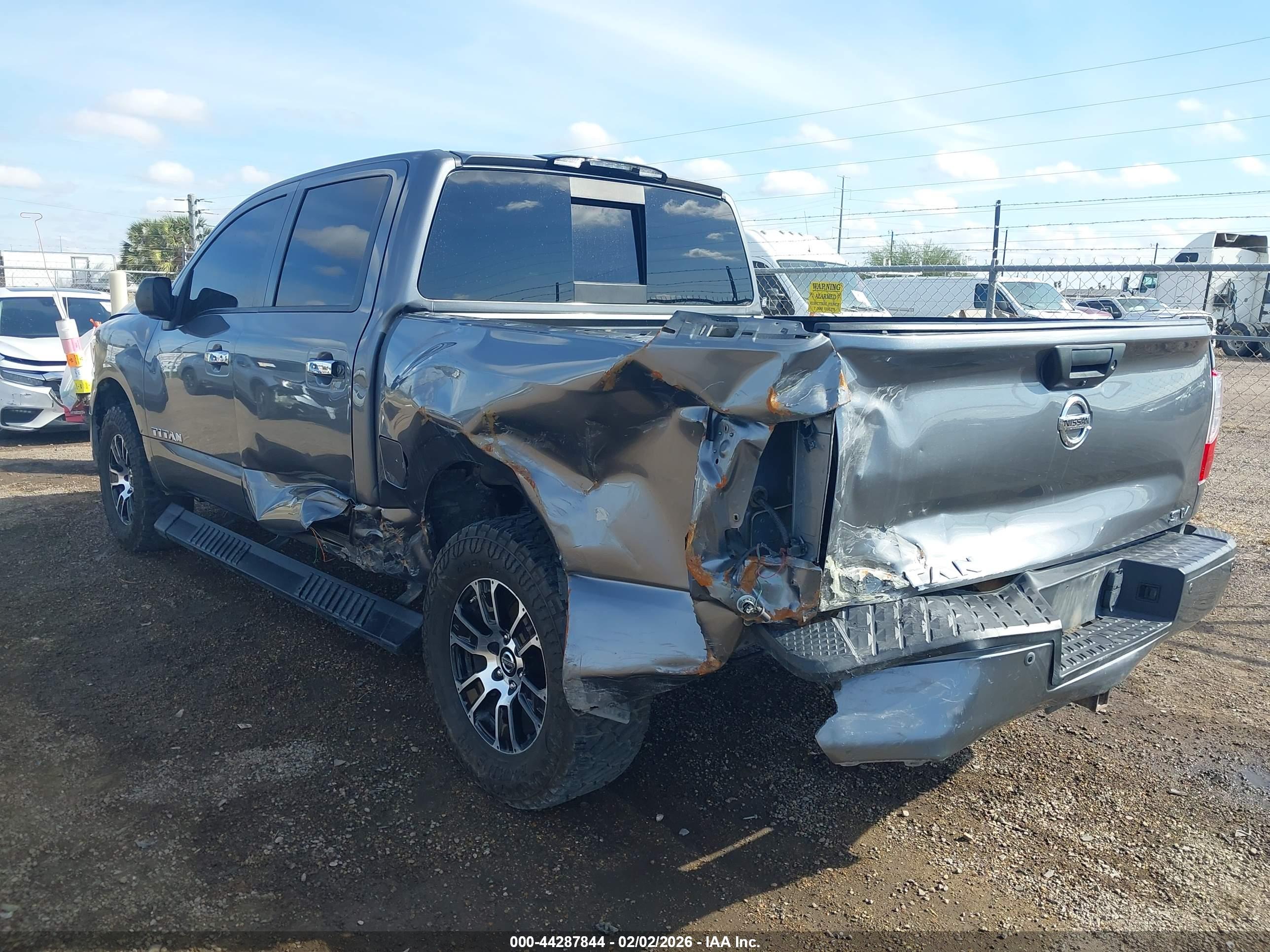 NISSAN TITAN image 6