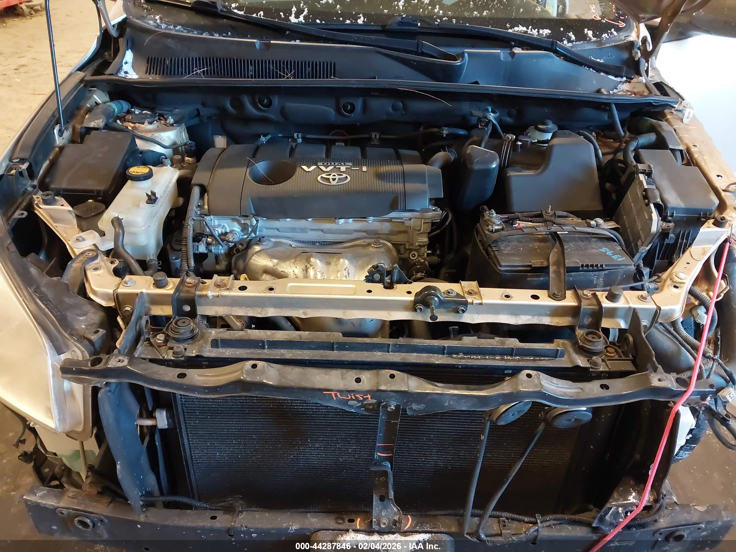 TOYOTA RAV4 image 10