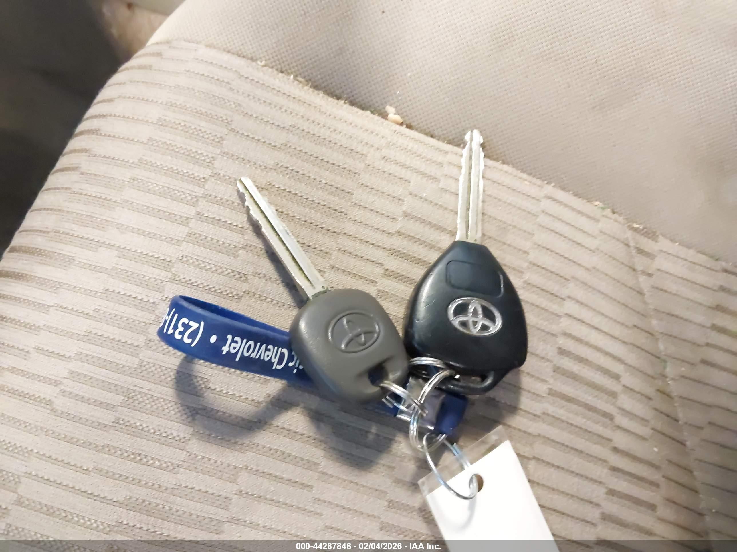 TOYOTA RAV4 image 11