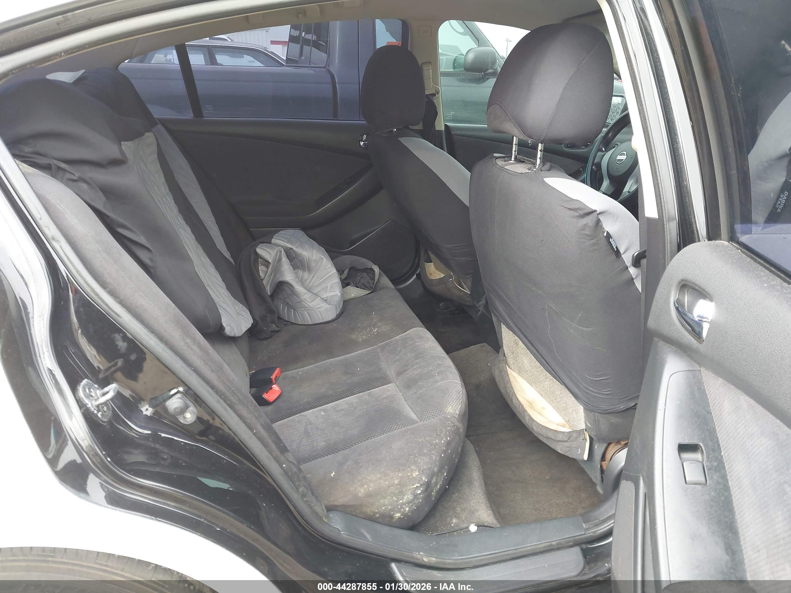 NISSAN ALTIMA image 8