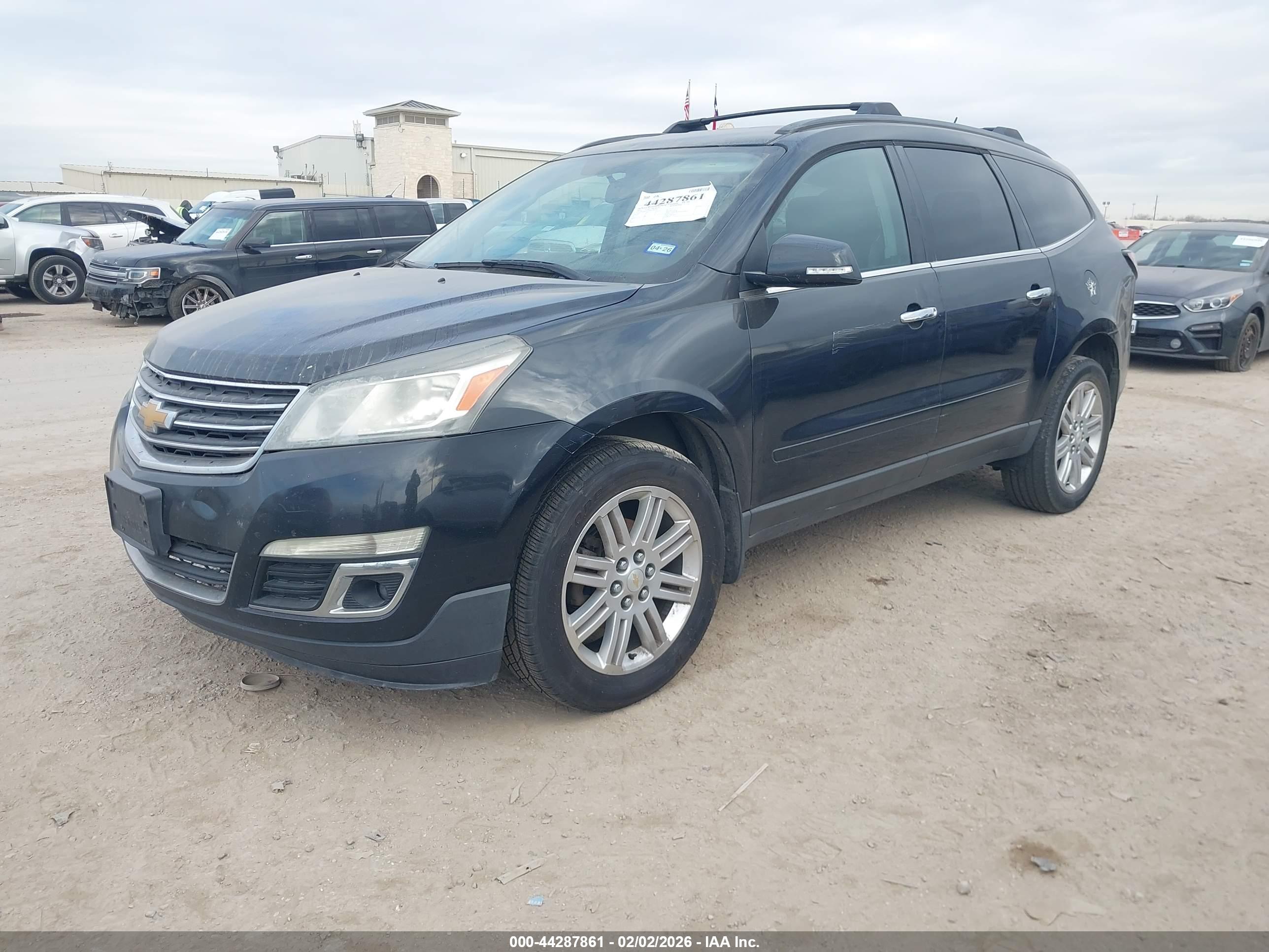 CHEVROLET TRAVERSE image 2