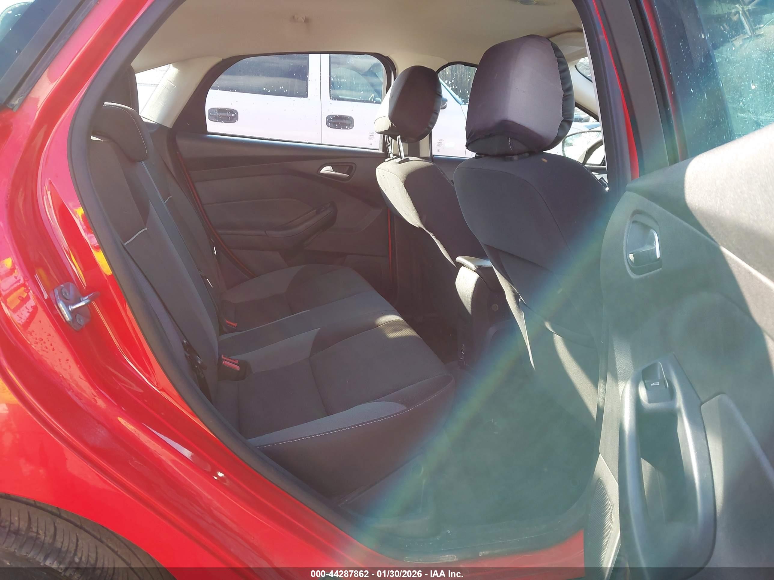 FORD FOCUS image 8