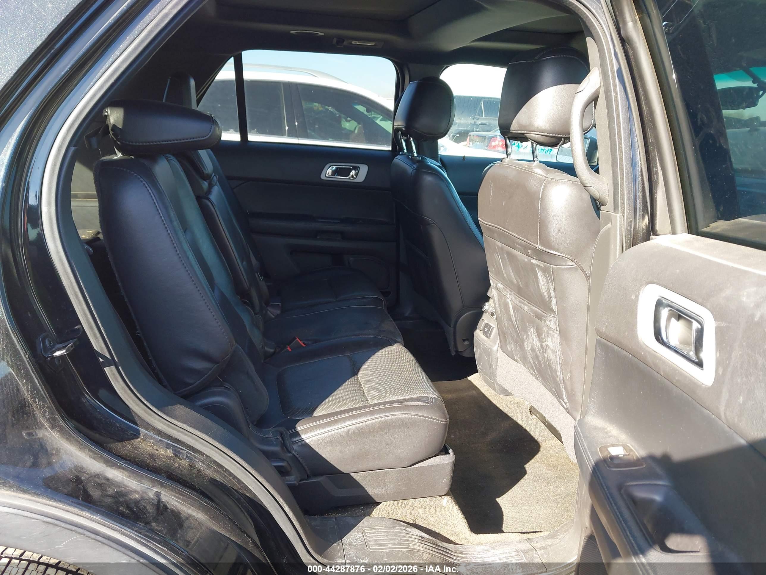 FORD EXPLORER image 8