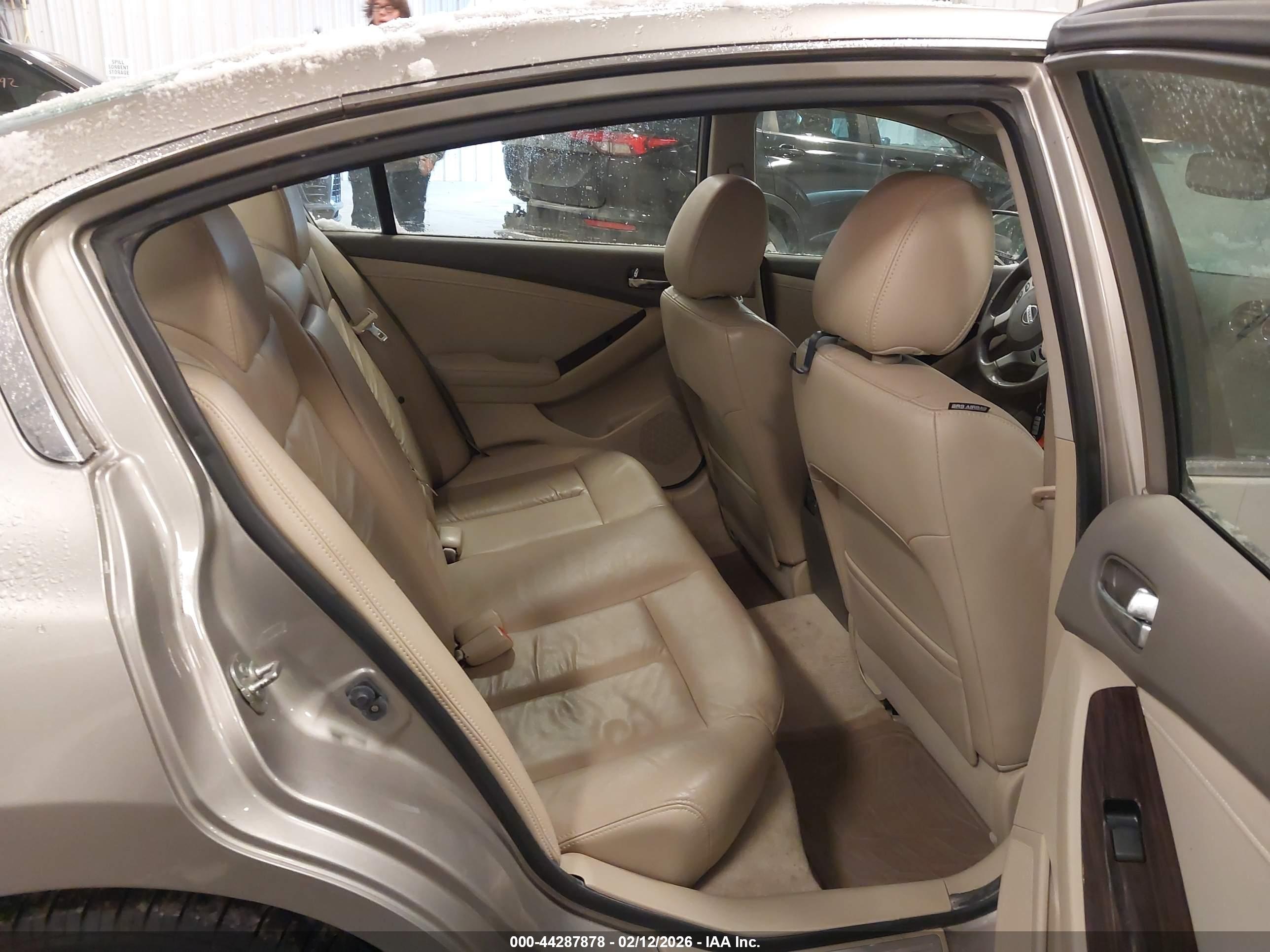 NISSAN ALTIMA image 8