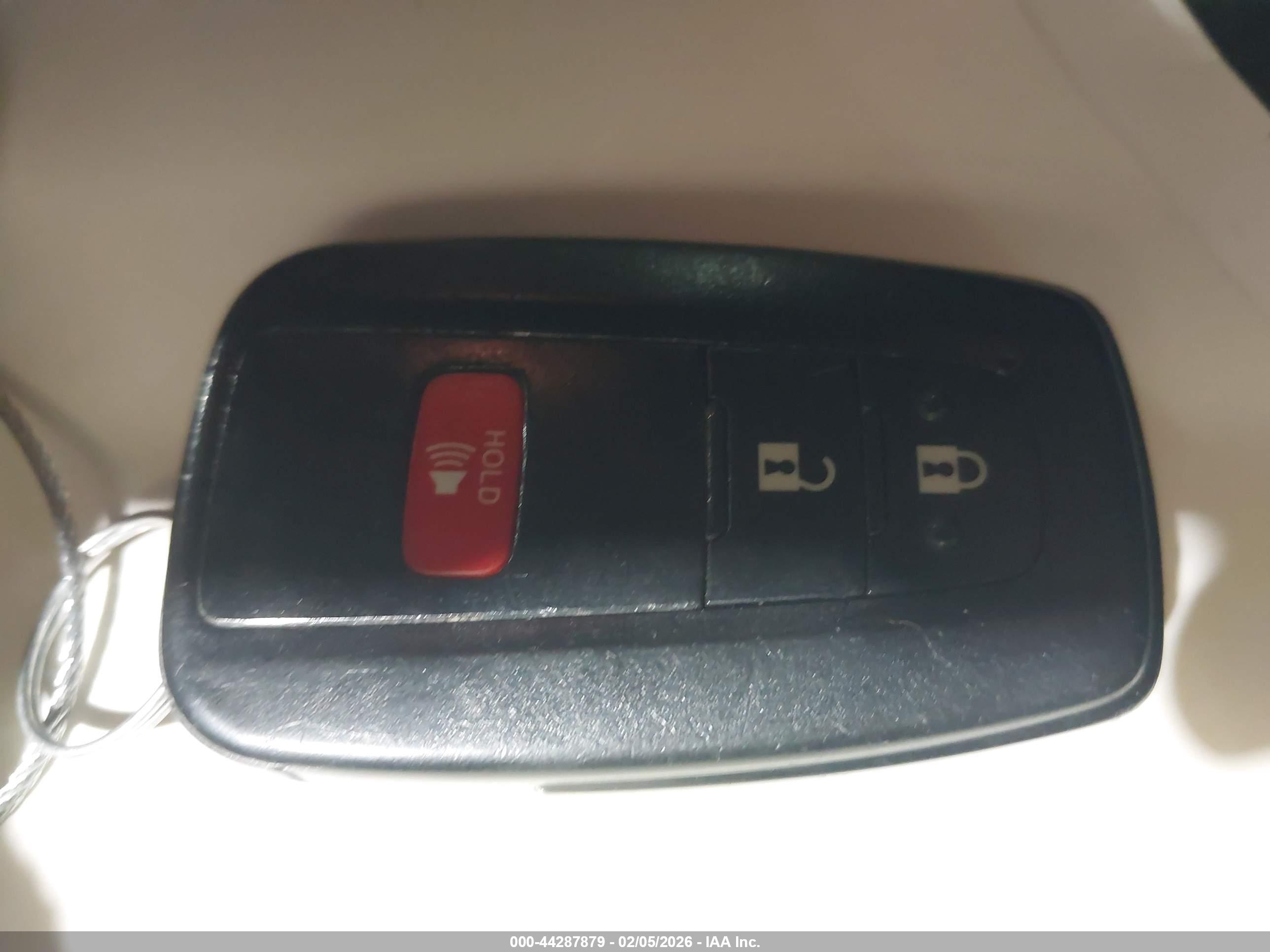 TOYOTA PRIUS image 11