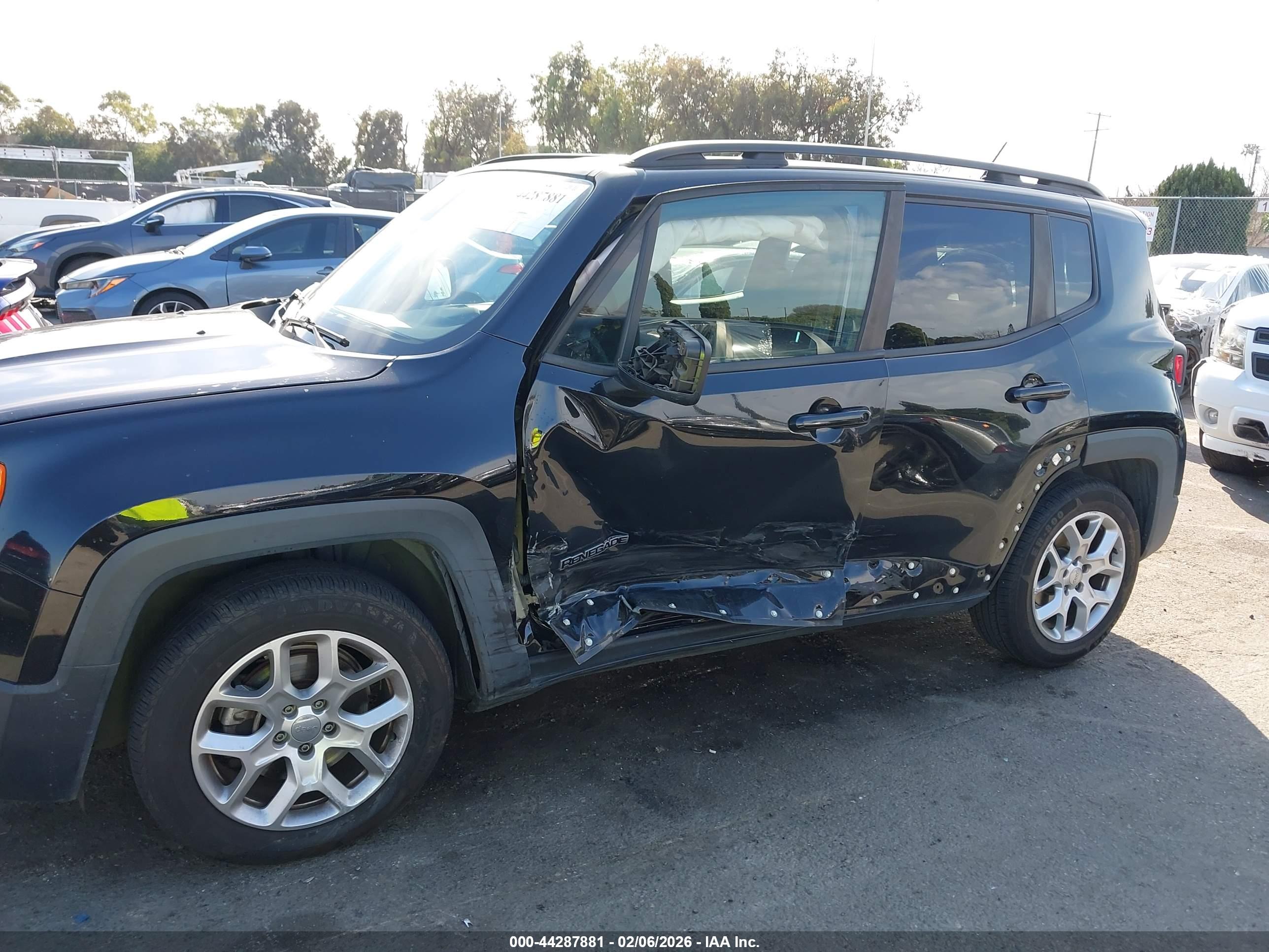 JEEP RENEGADE image 6