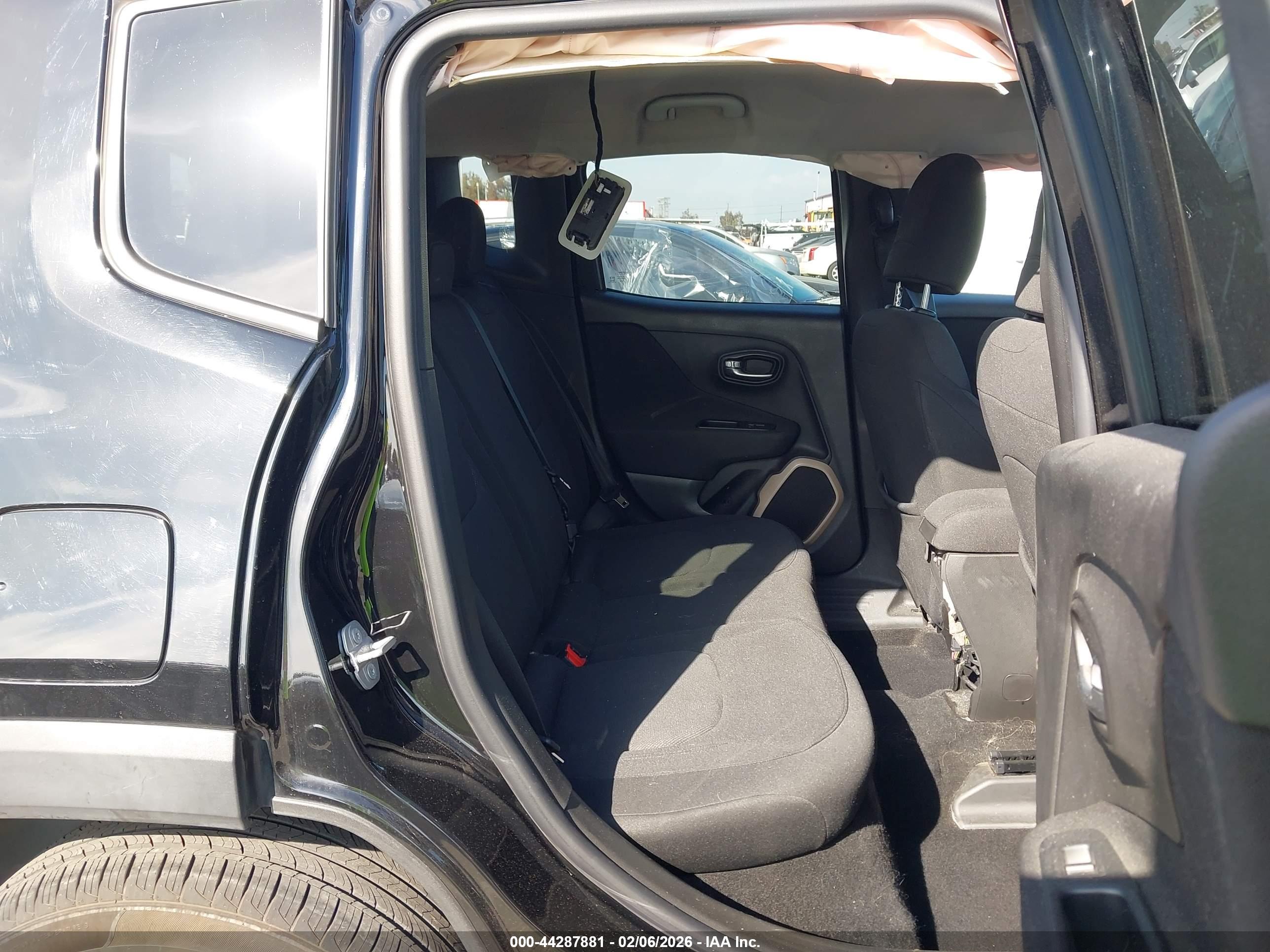 JEEP RENEGADE image 8