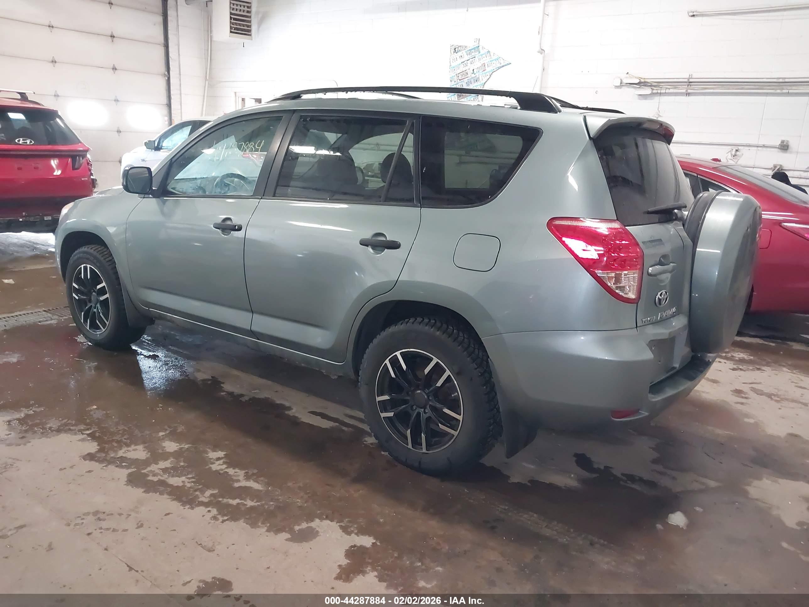 TOYOTA RAV4 image 3