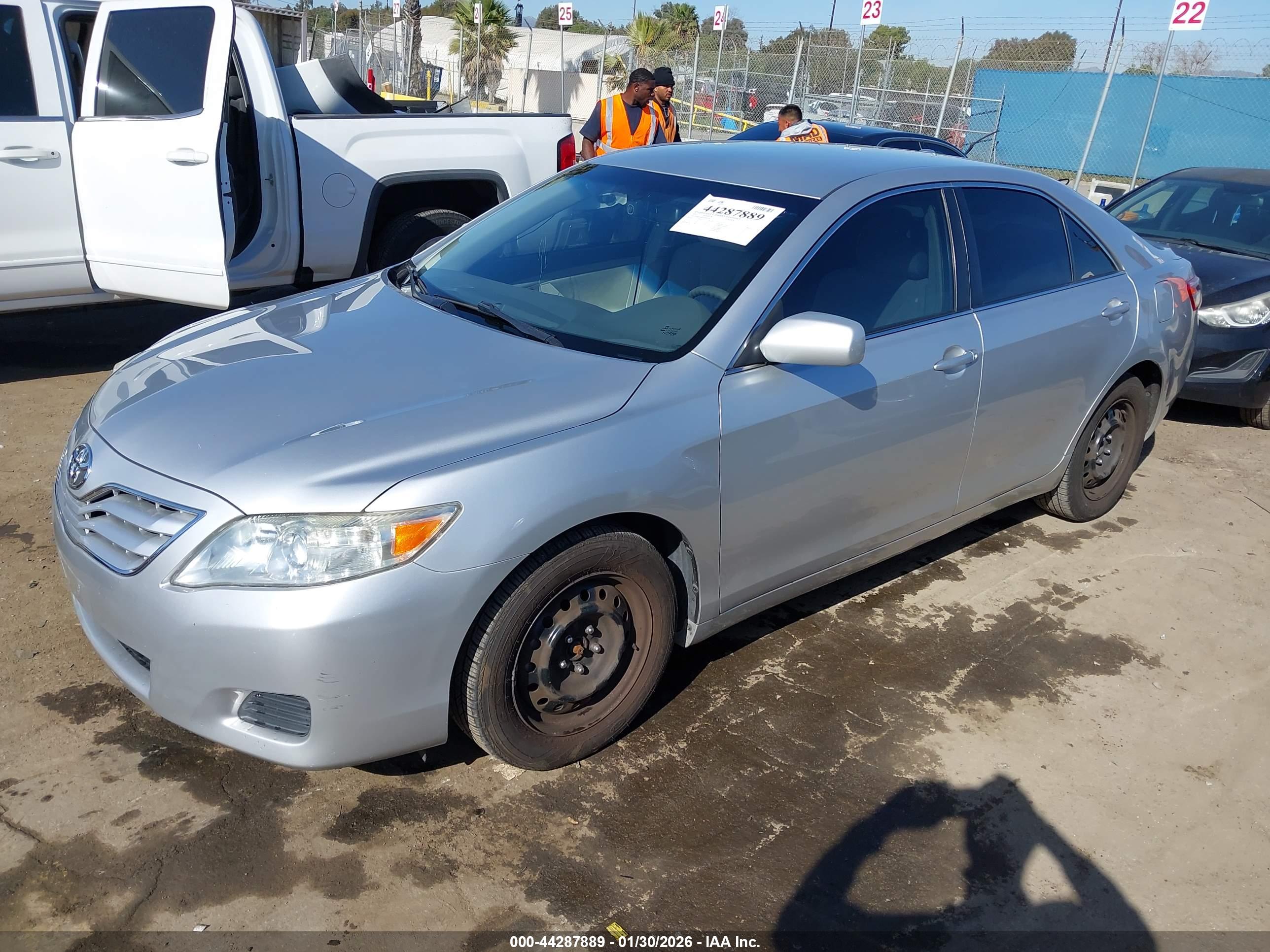 TOYOTA CAMRY image 2