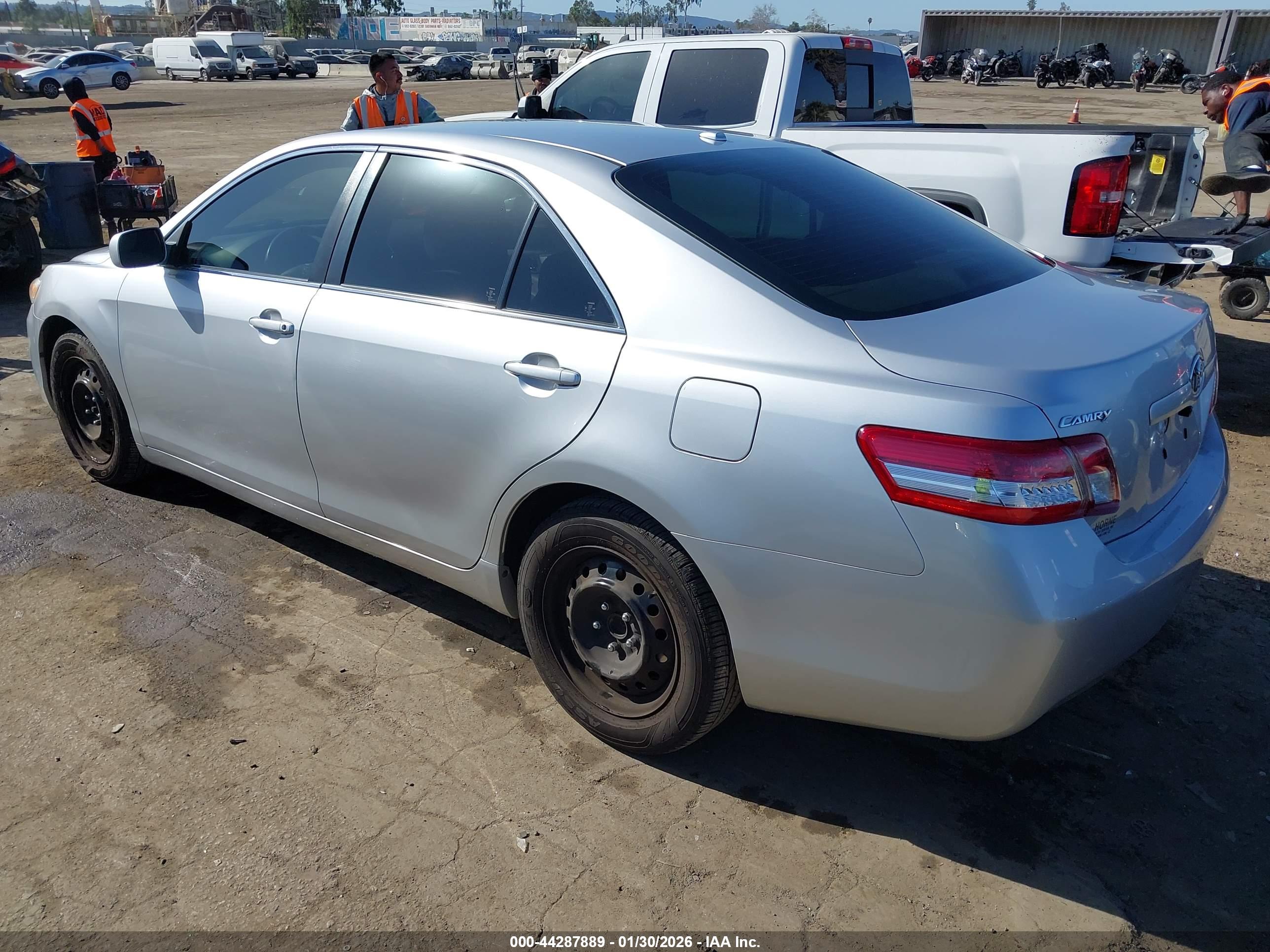 TOYOTA CAMRY image 3