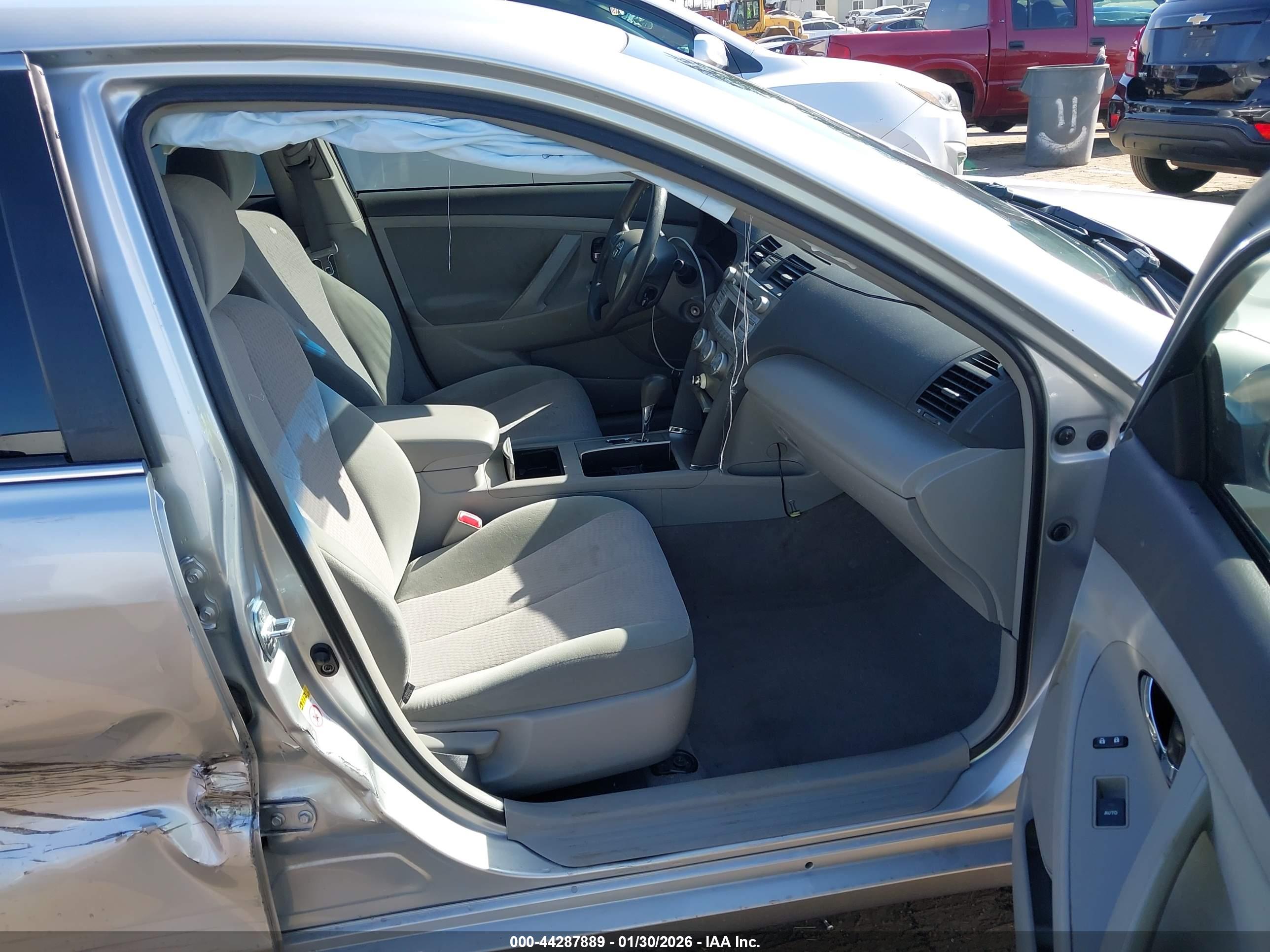 TOYOTA CAMRY image 5