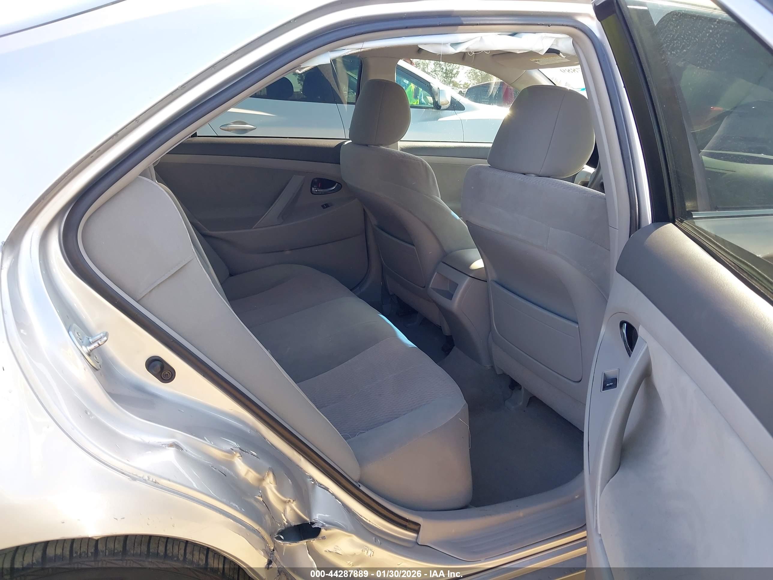 TOYOTA CAMRY image 8