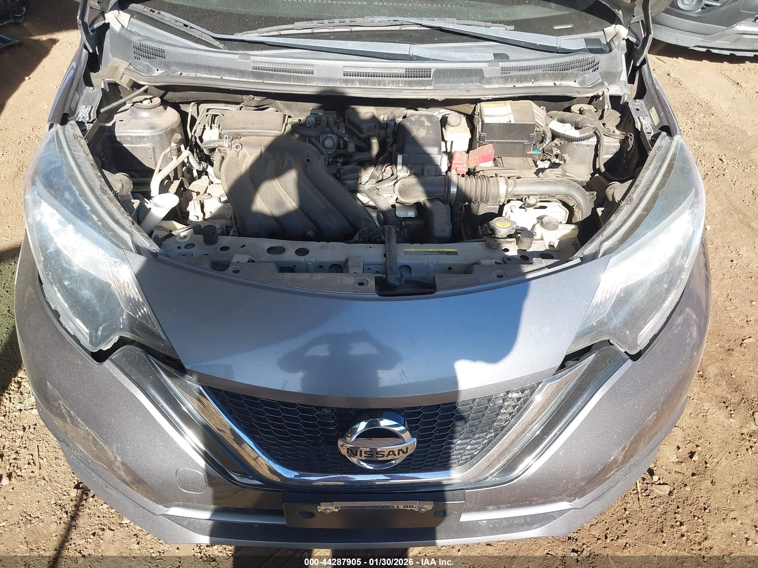 NISSAN VERSA image 10