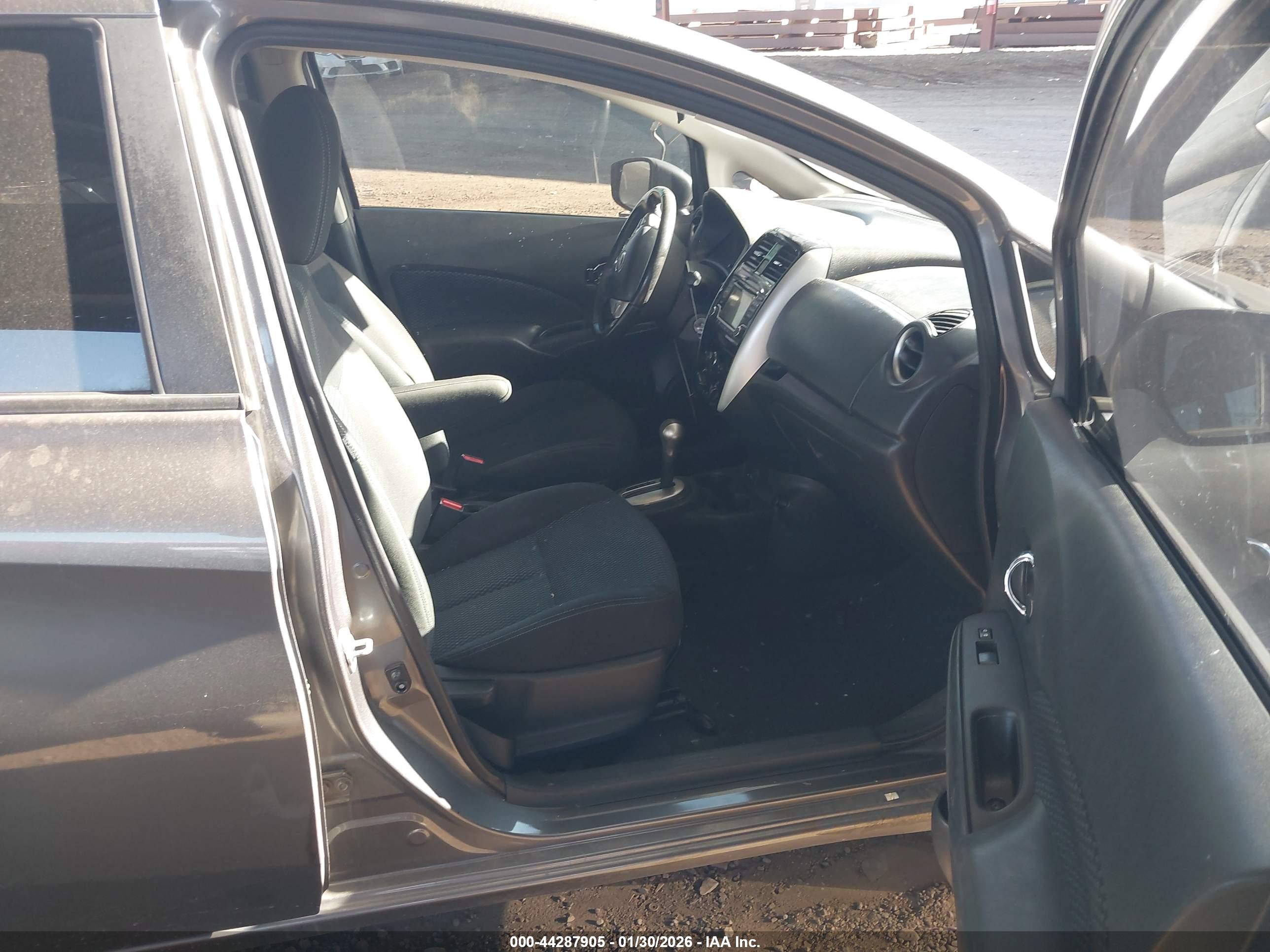 NISSAN VERSA image 5