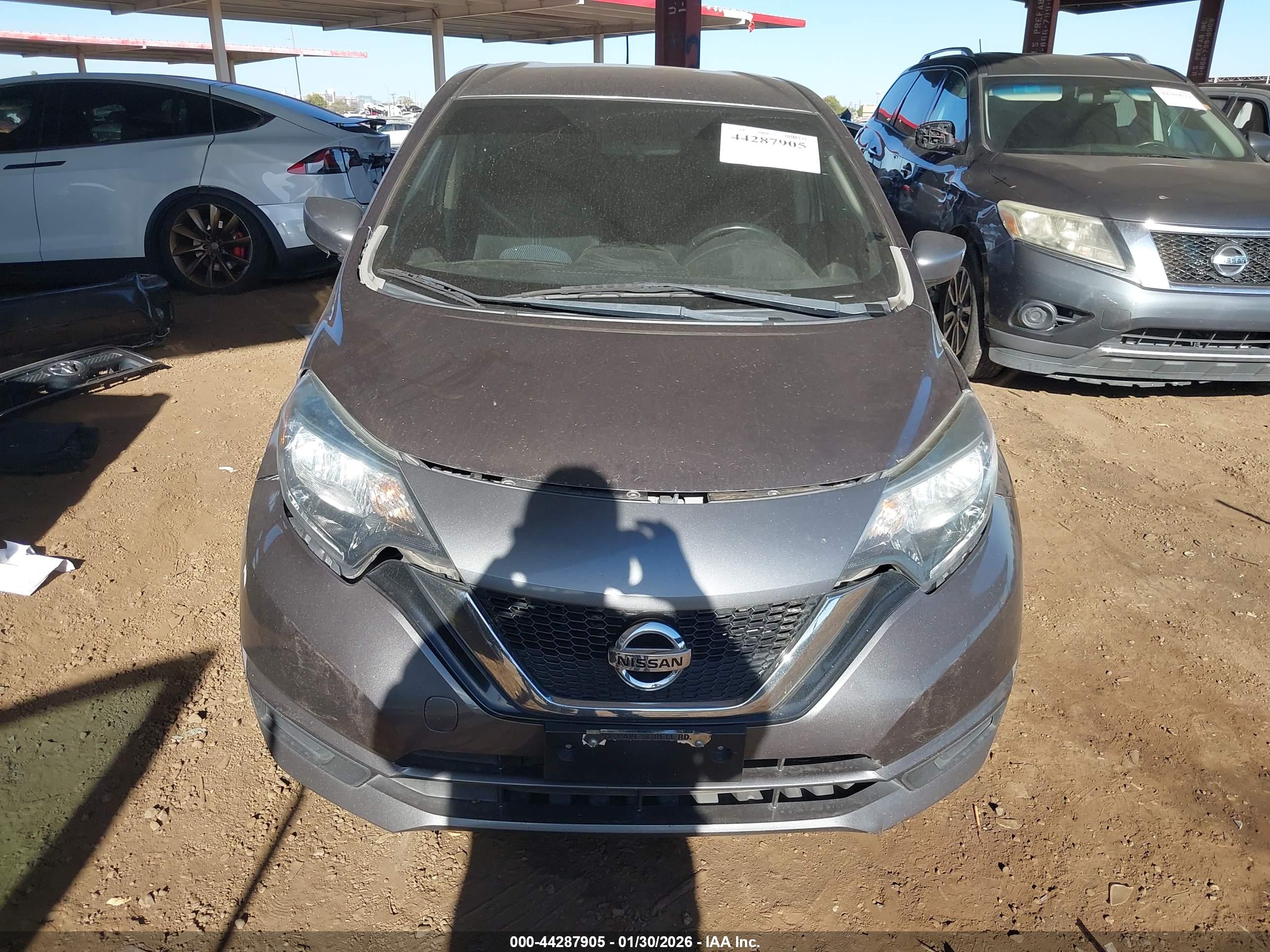 NISSAN VERSA image 6