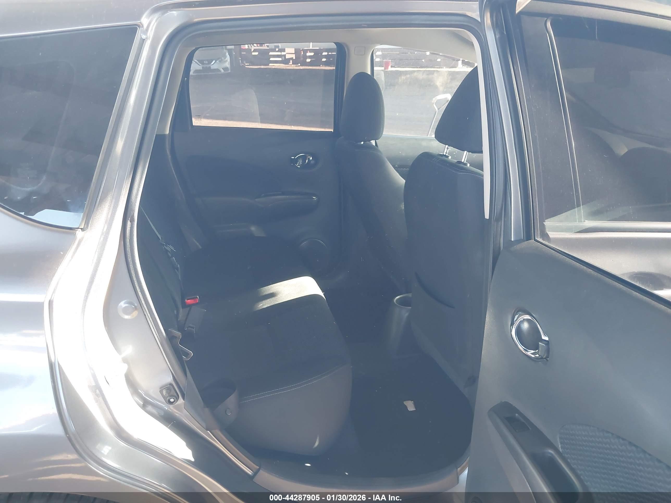 NISSAN VERSA image 8
