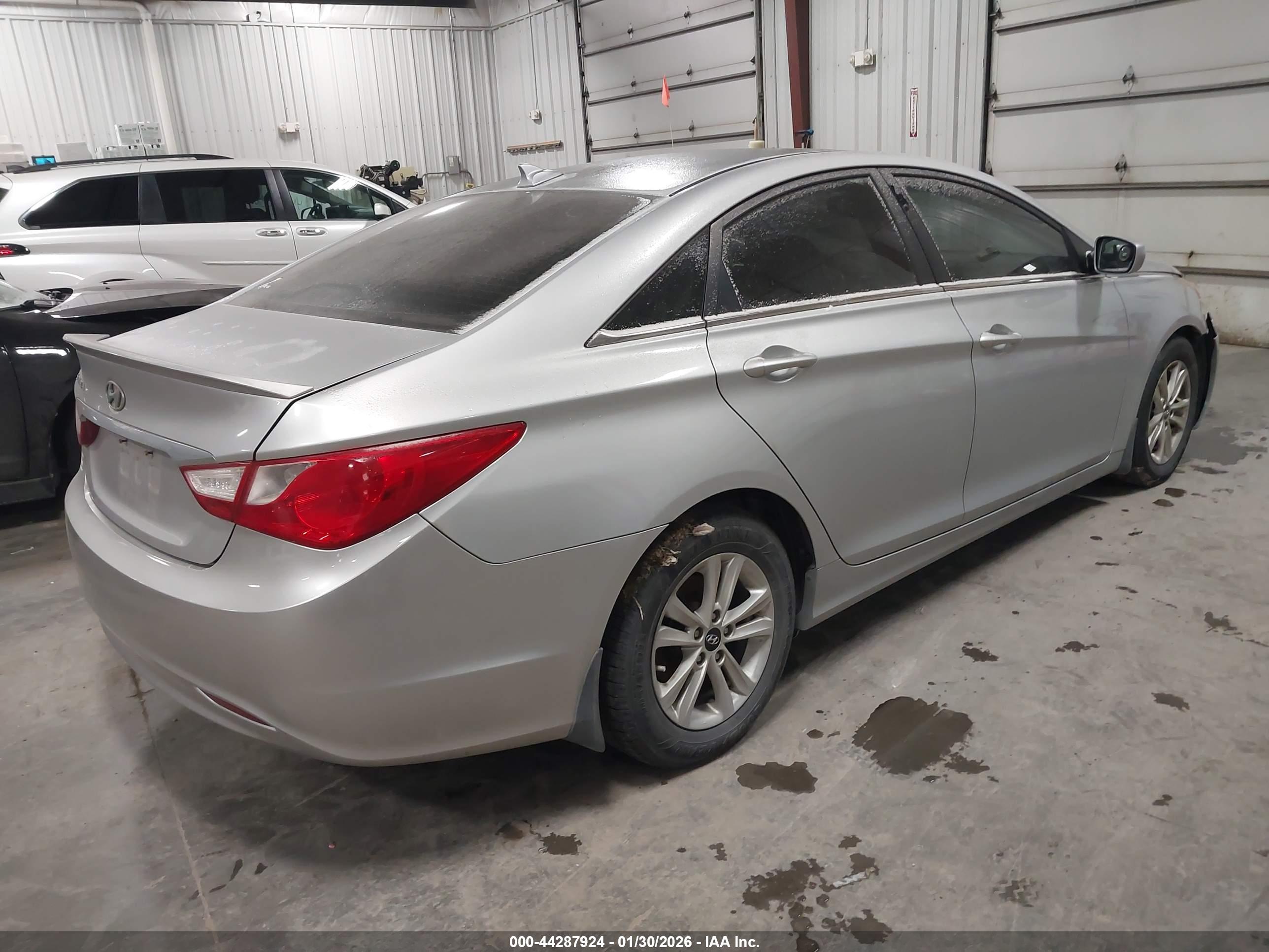 HYUNDAI SONATA image 4