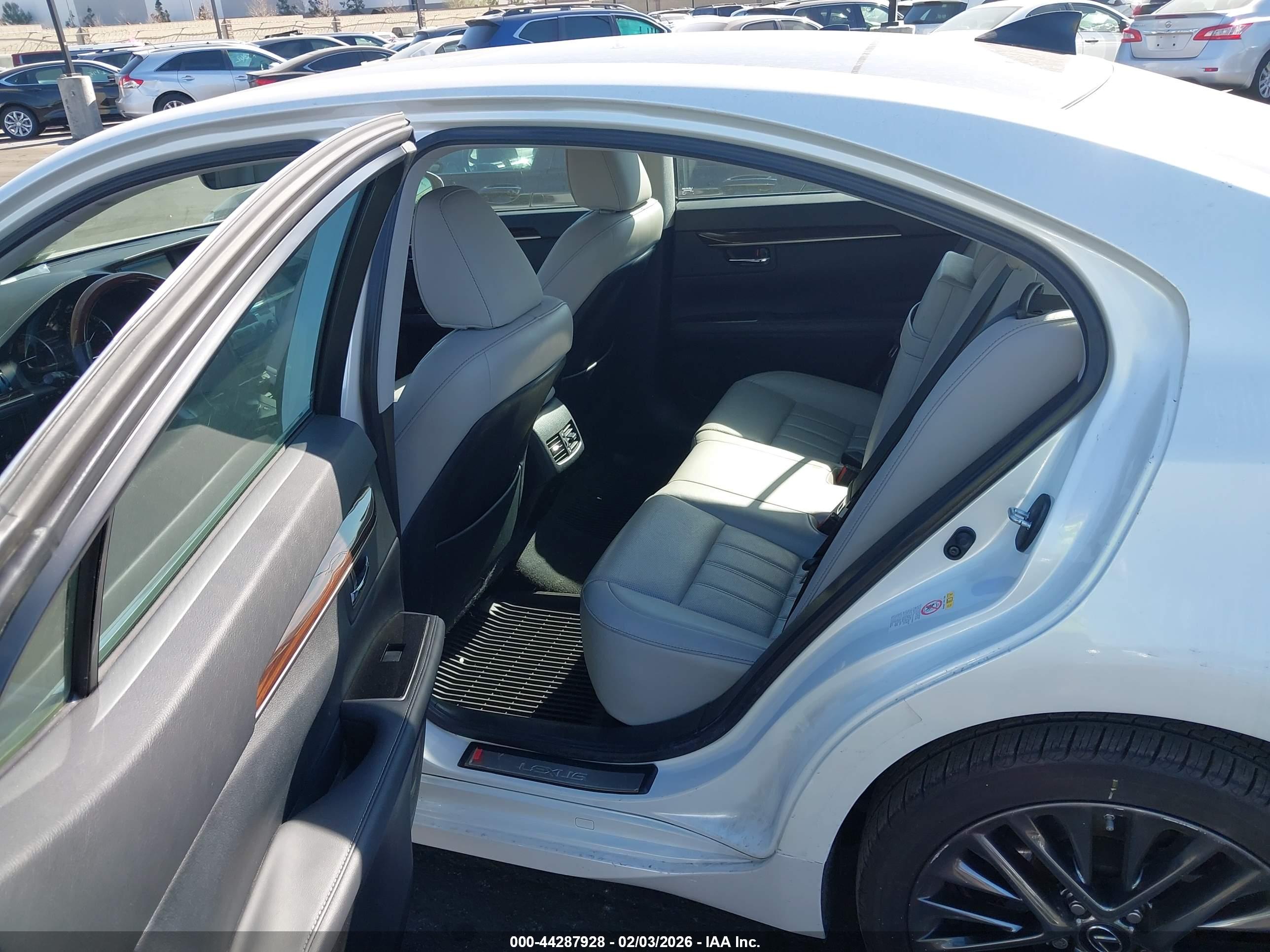 LEXUS ES image 8