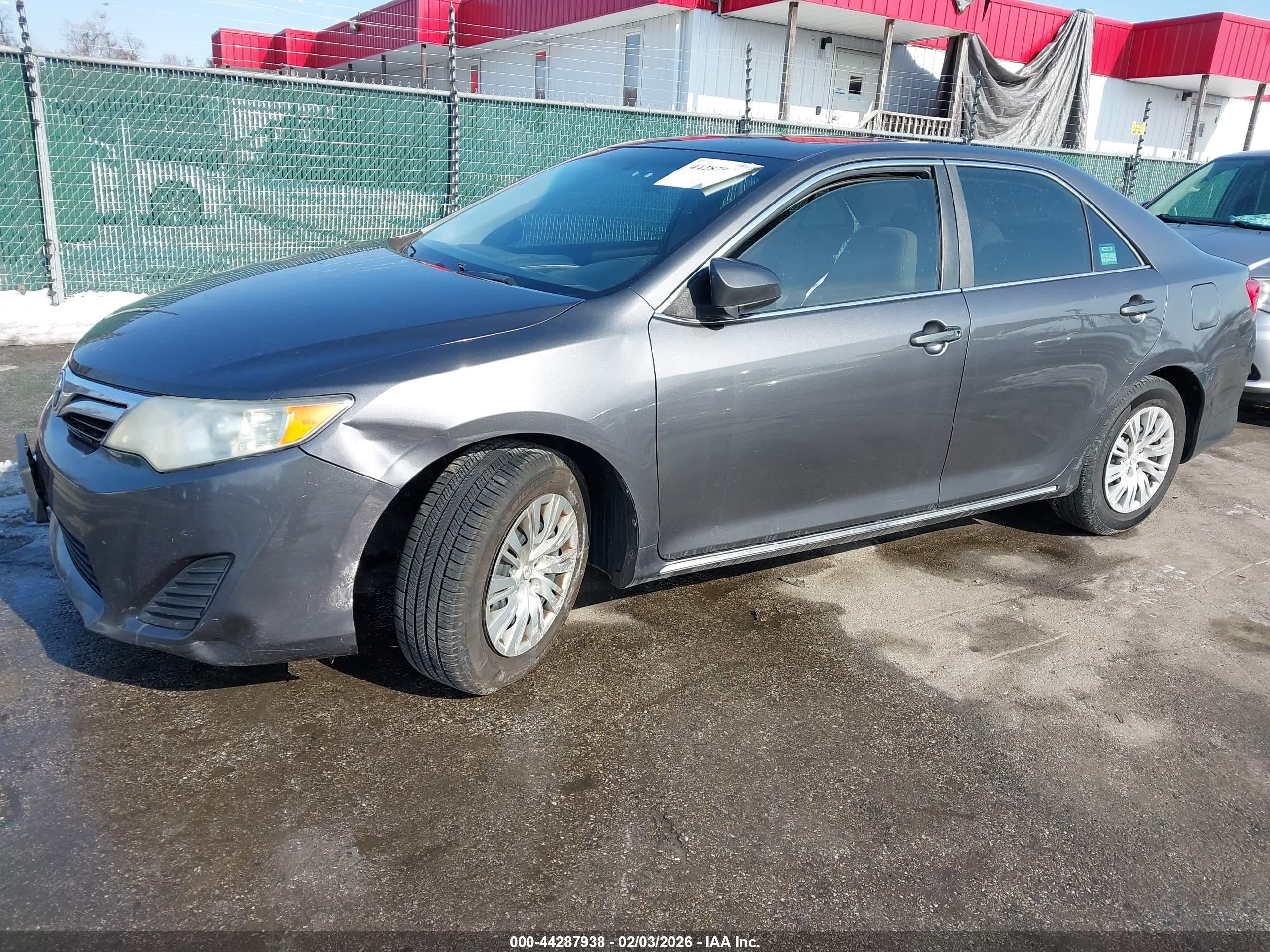 TOYOTA CAMRY image 2