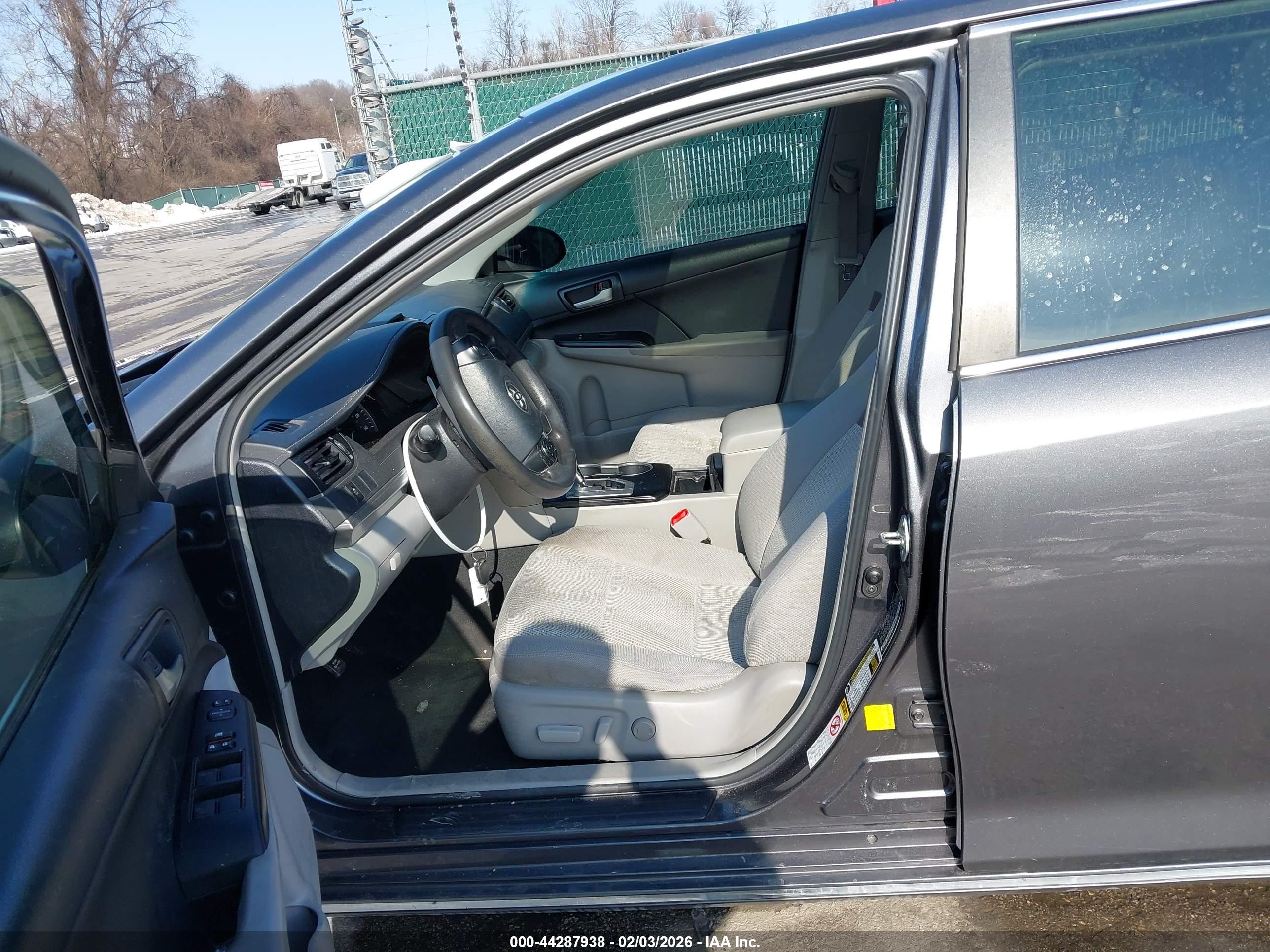TOYOTA CAMRY image 5