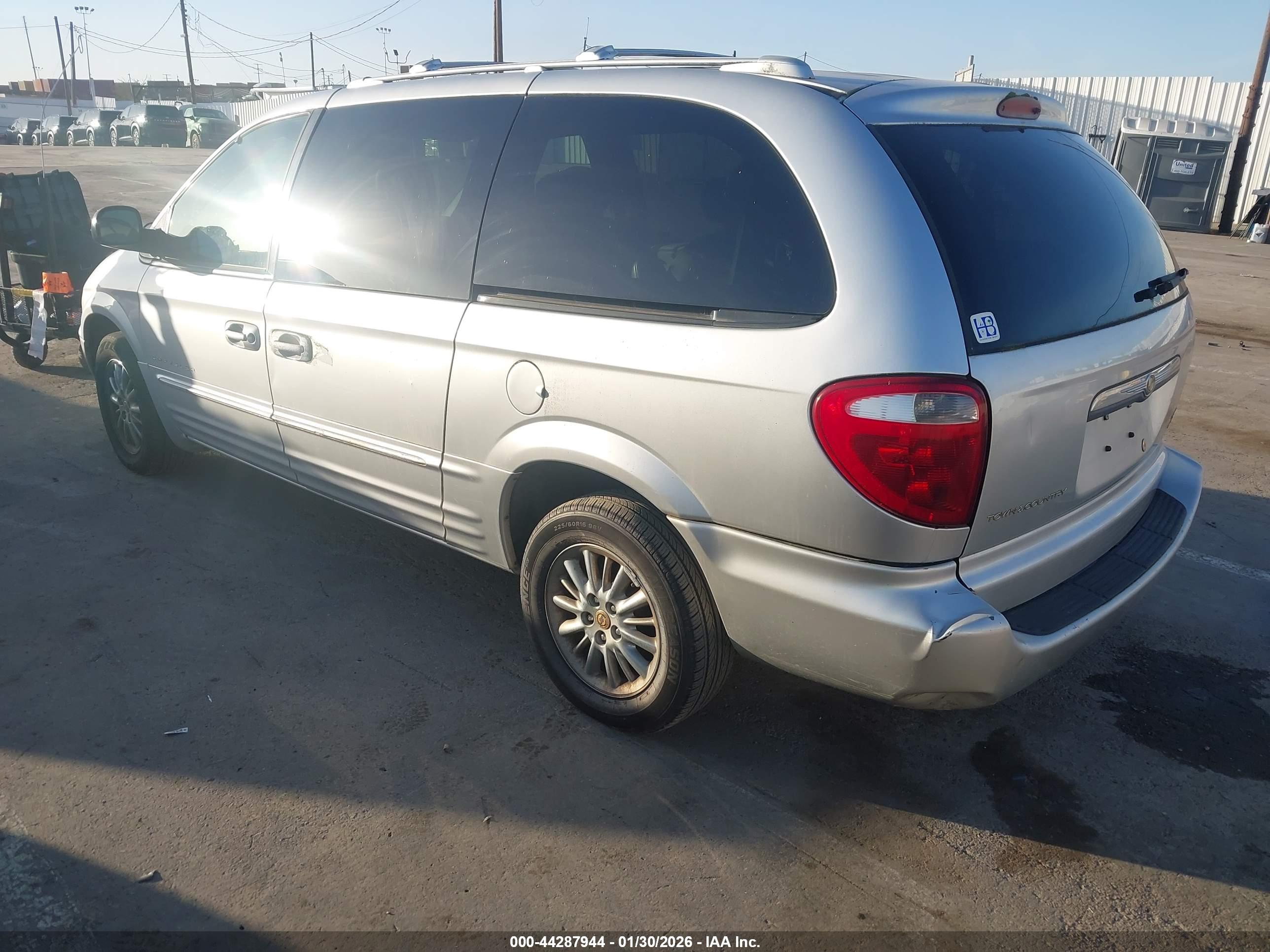 CHRYSLER TOWN image 3