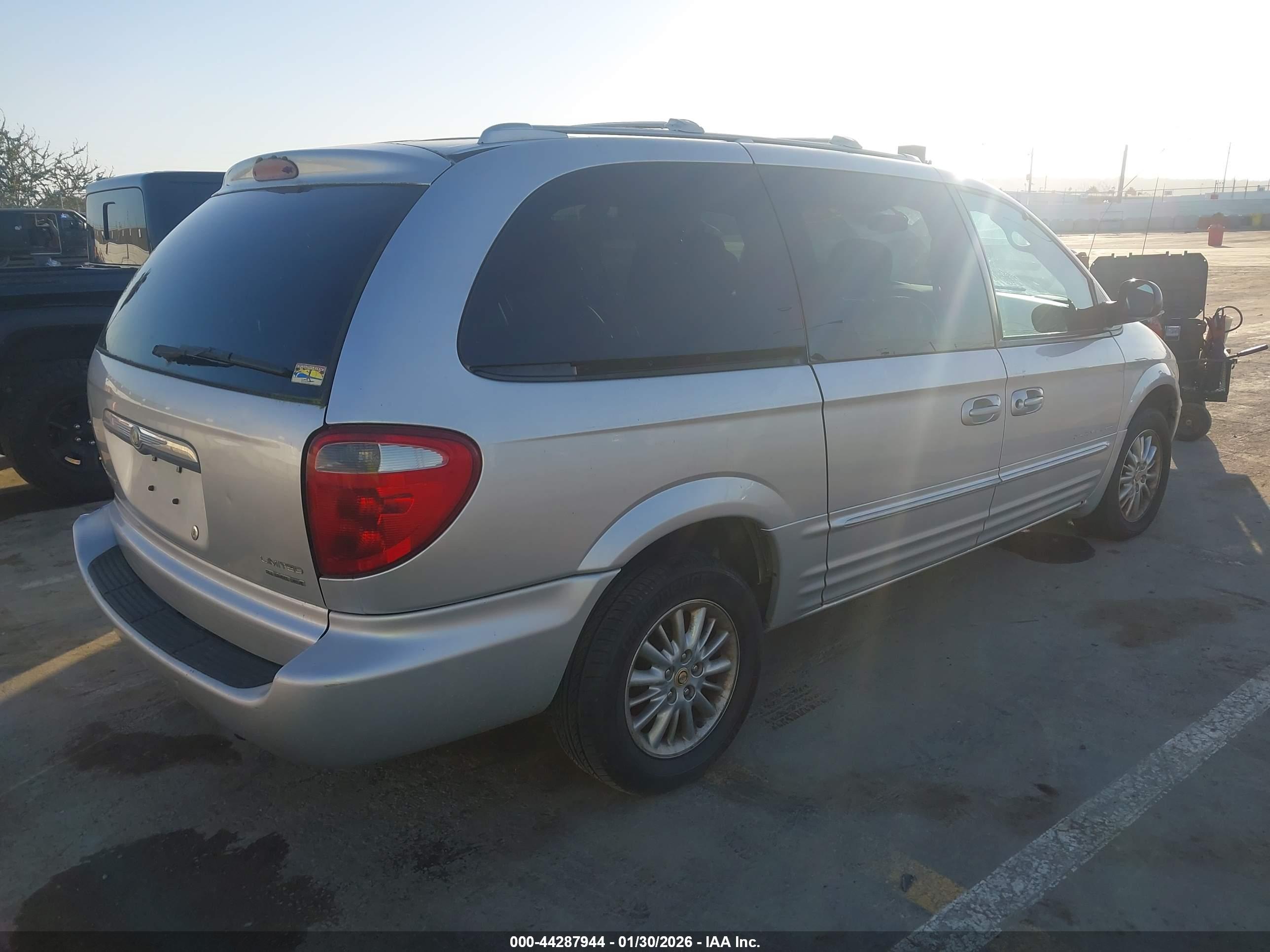 CHRYSLER TOWN image 4