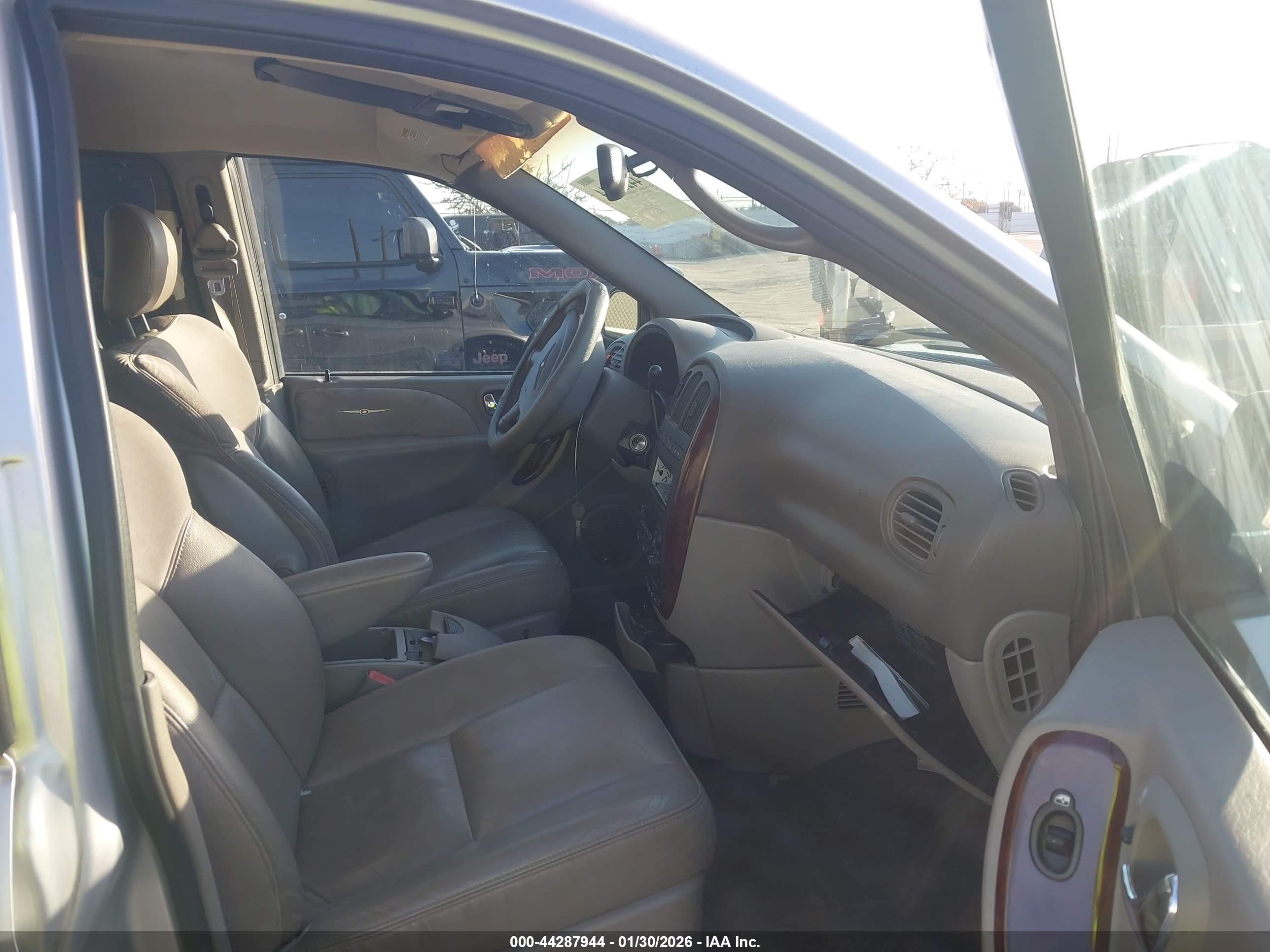 CHRYSLER TOWN image 5