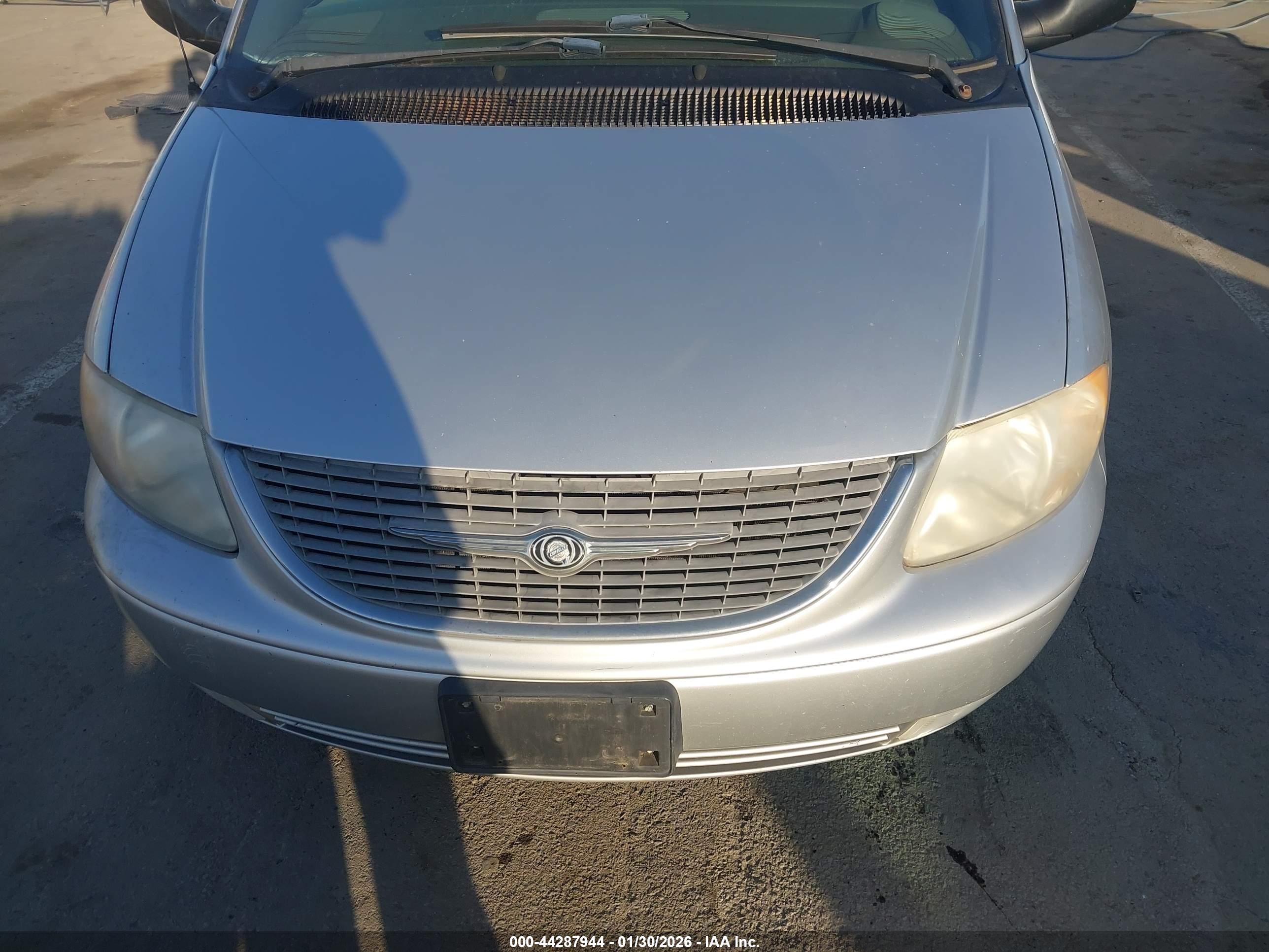 CHRYSLER TOWN image 6
