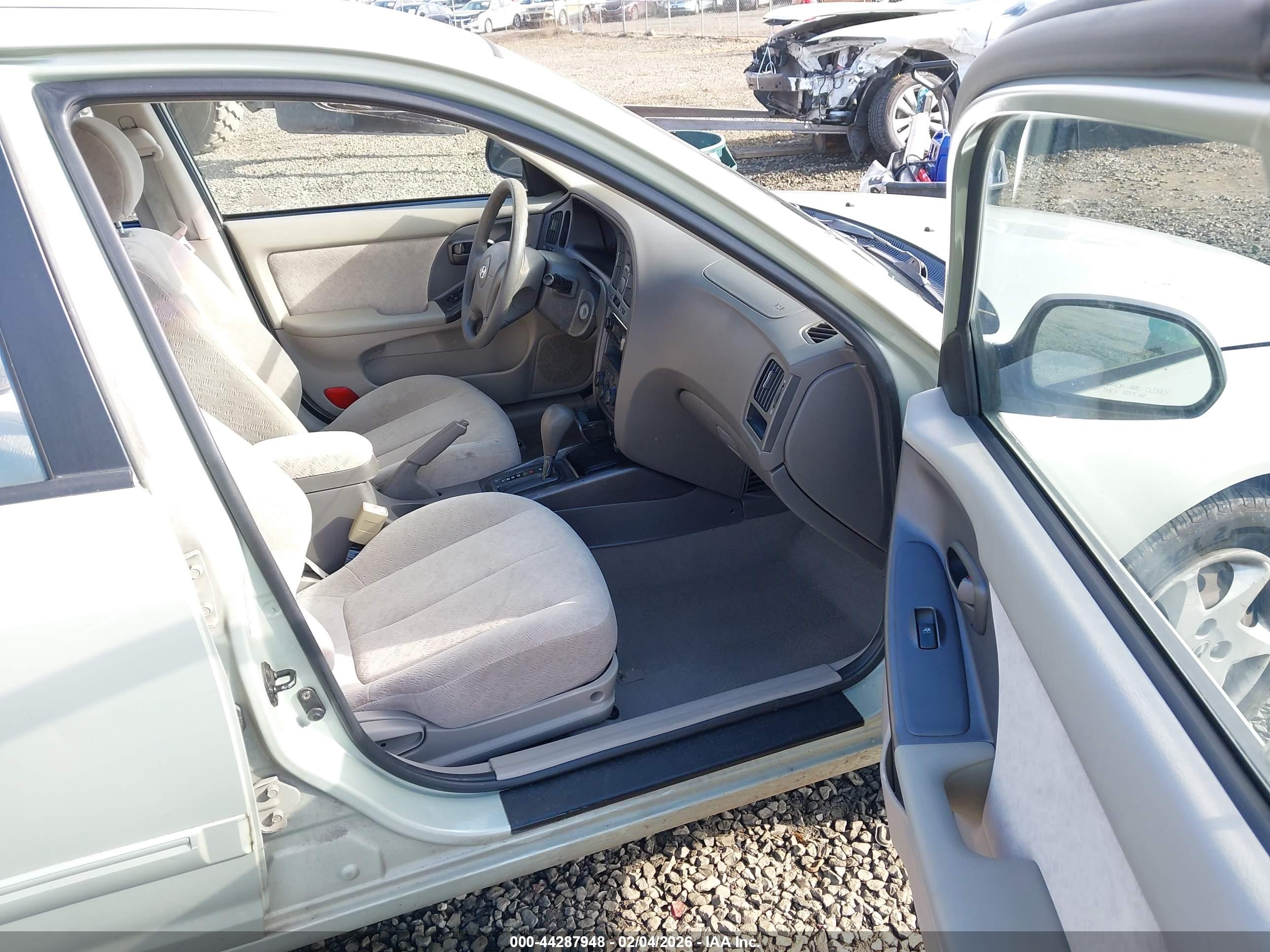 HYUNDAI ELANTRA image 5