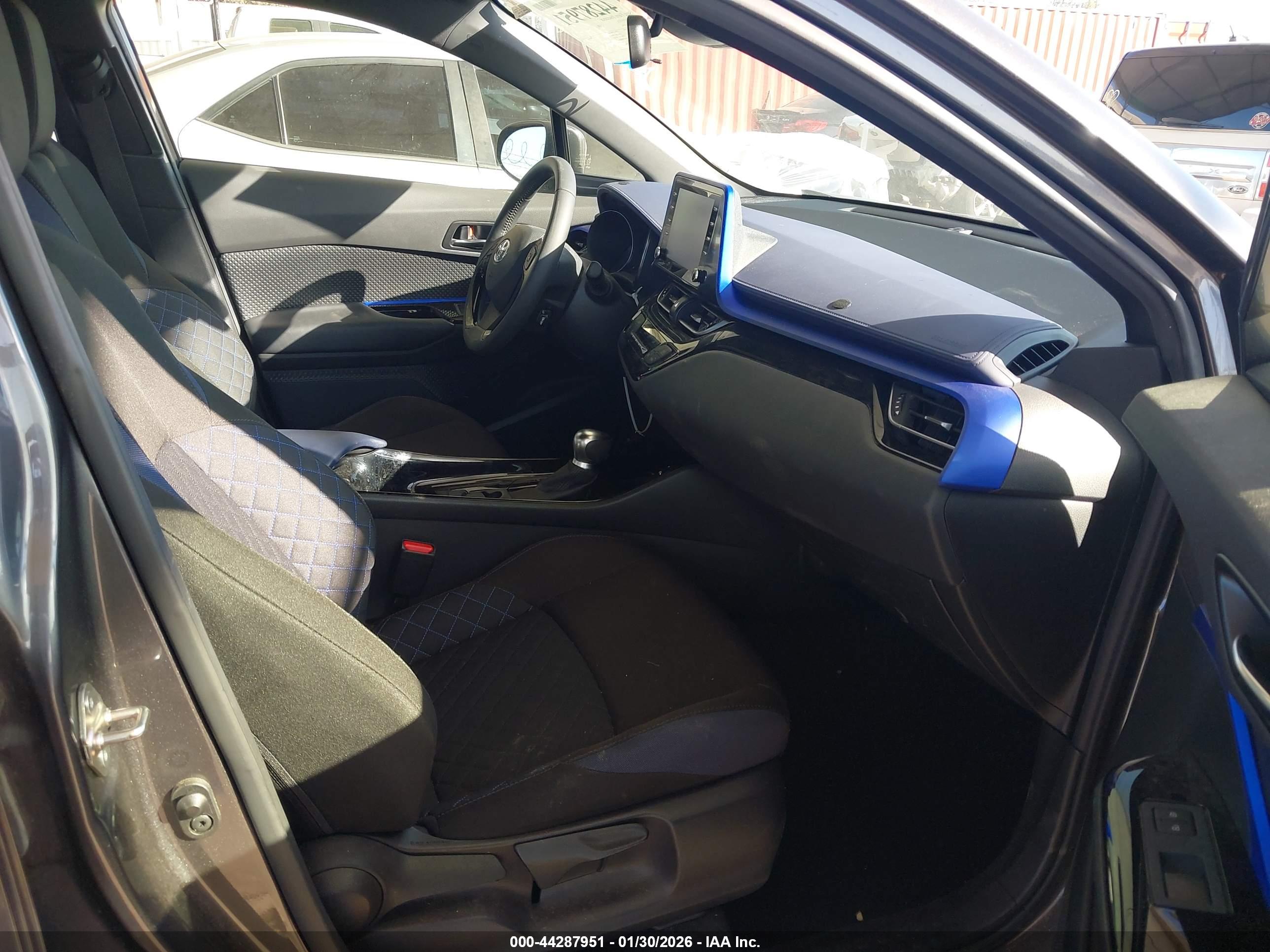 TOYOTA C-HR image 5