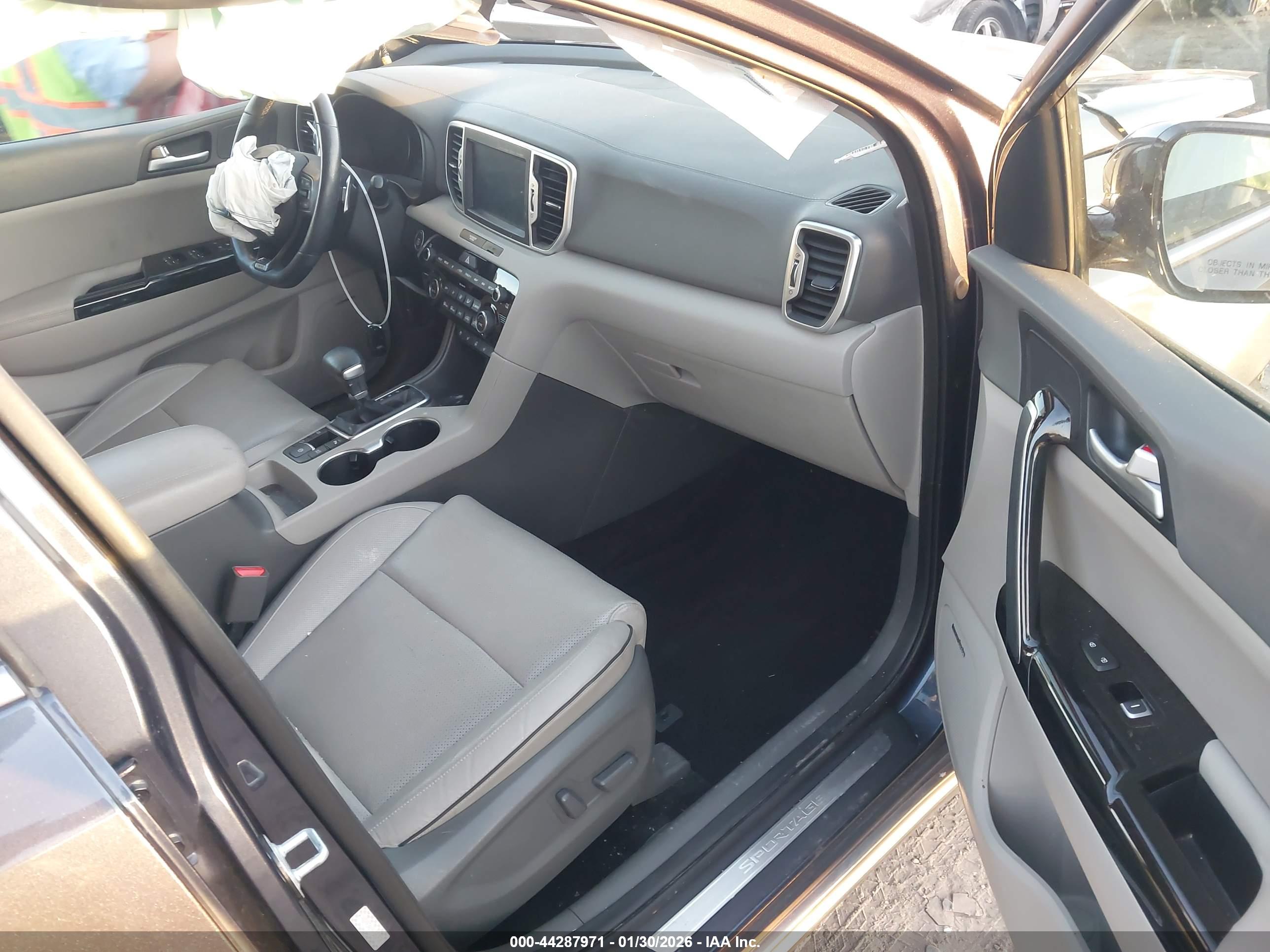 KIA SPORTAGE image 5