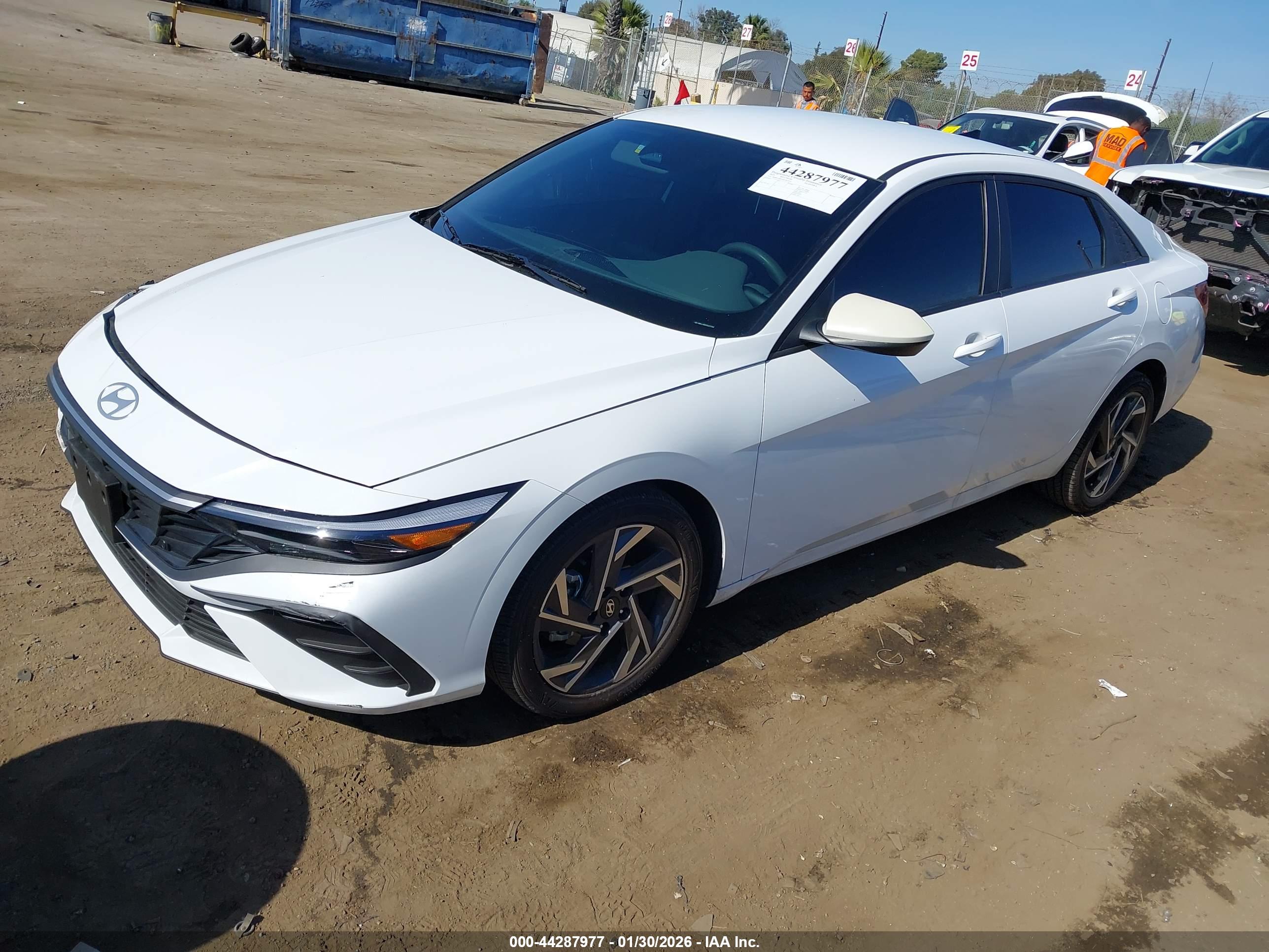 HYUNDAI ELANTRA image 2