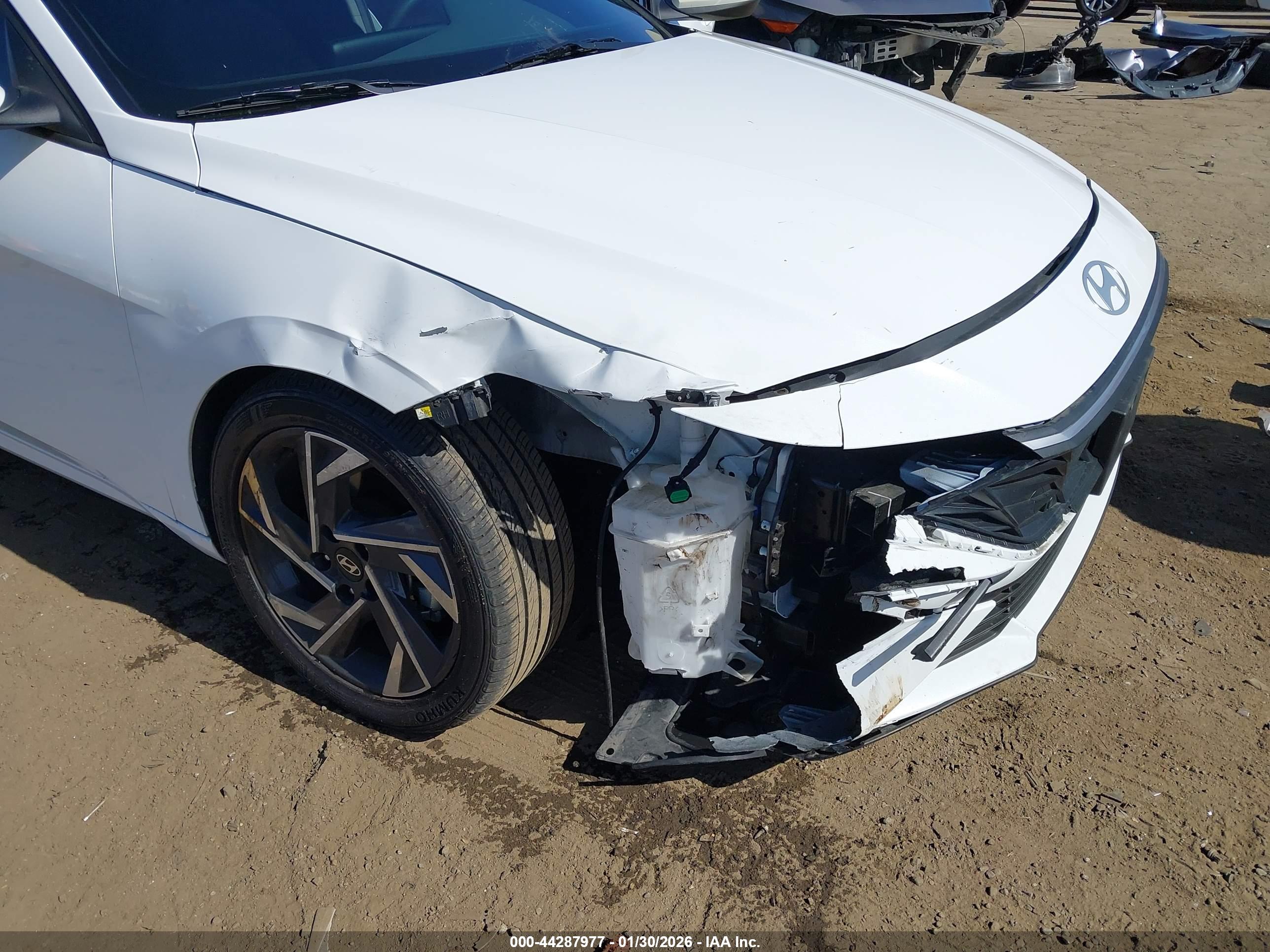 HYUNDAI ELANTRA image 6