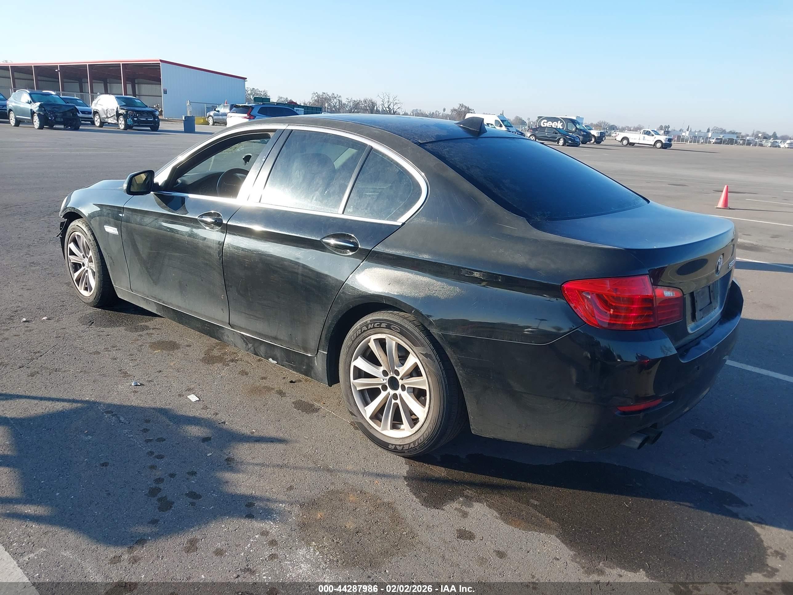 BMW 528I image 3