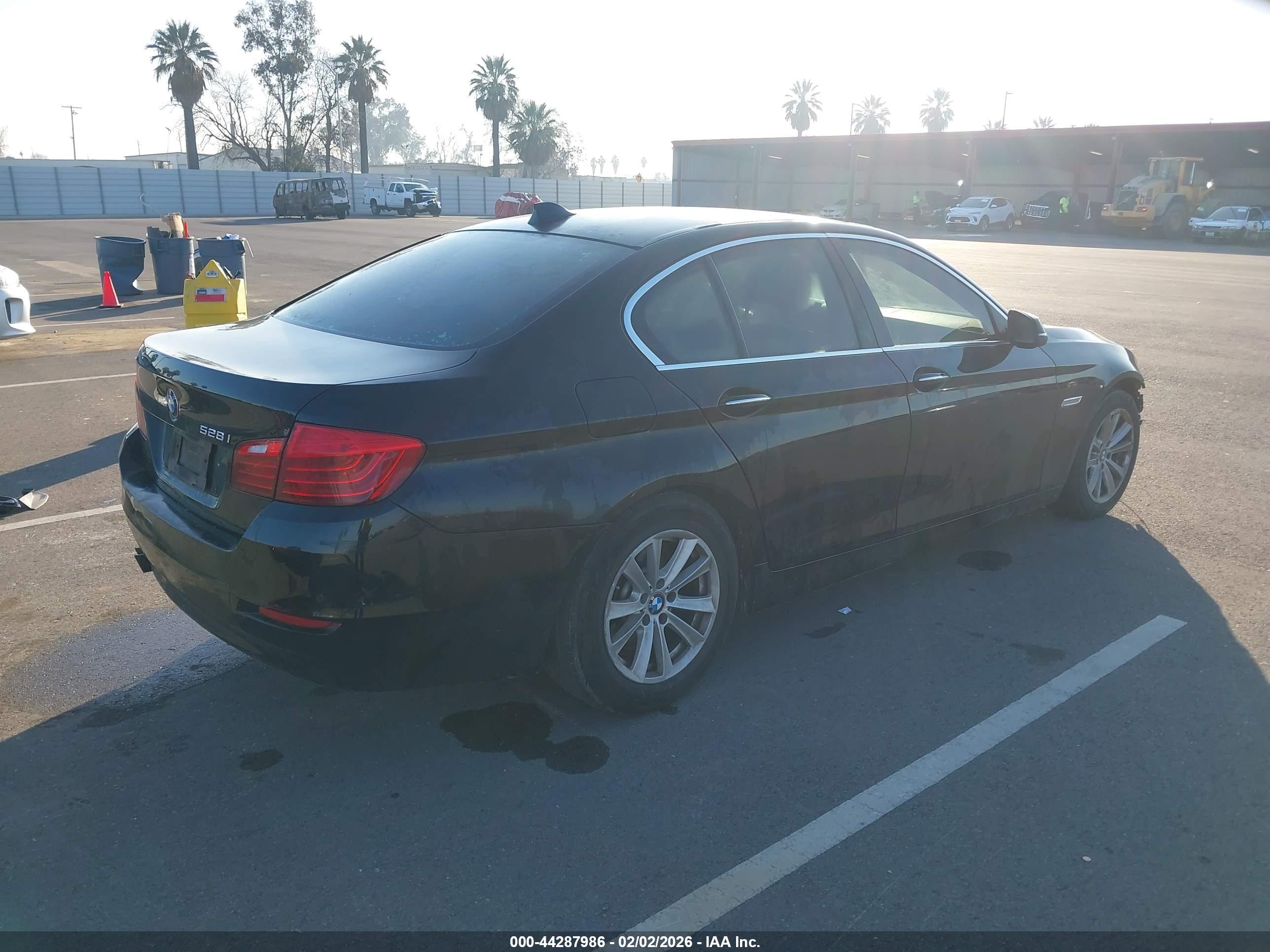 BMW 528I image 4