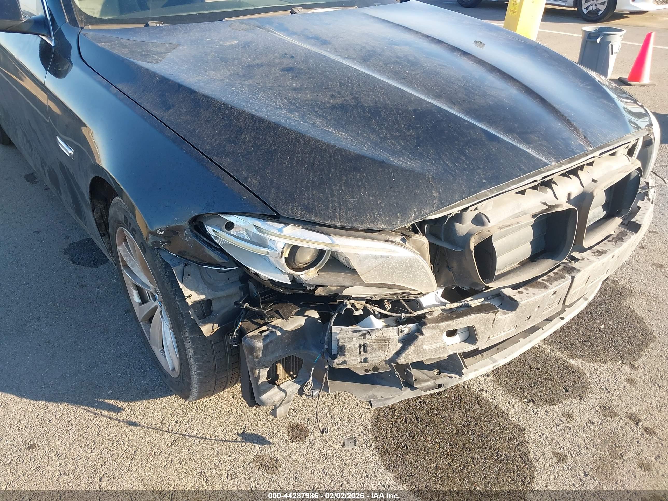 BMW 528I image 6