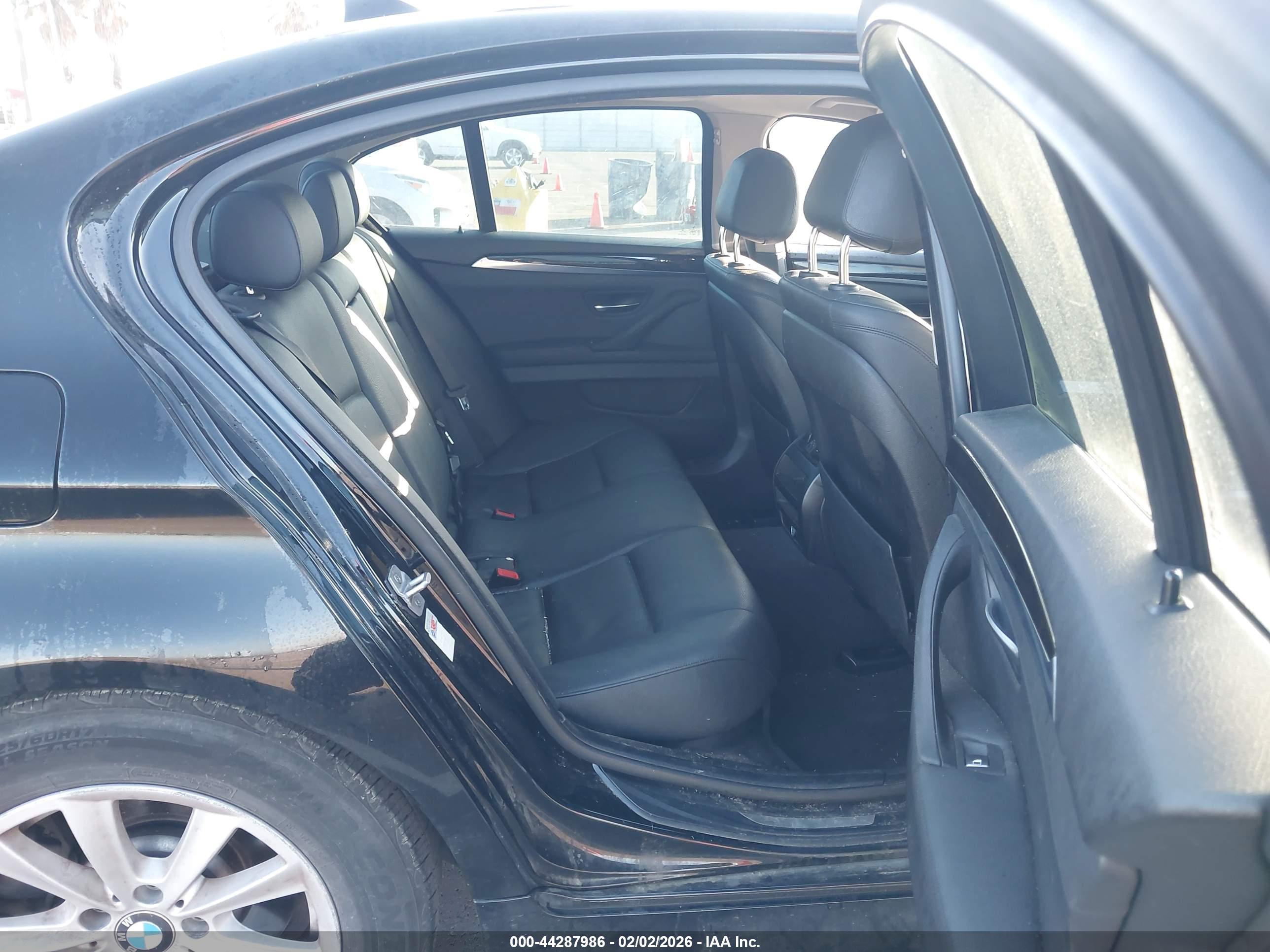 BMW 528I image 8