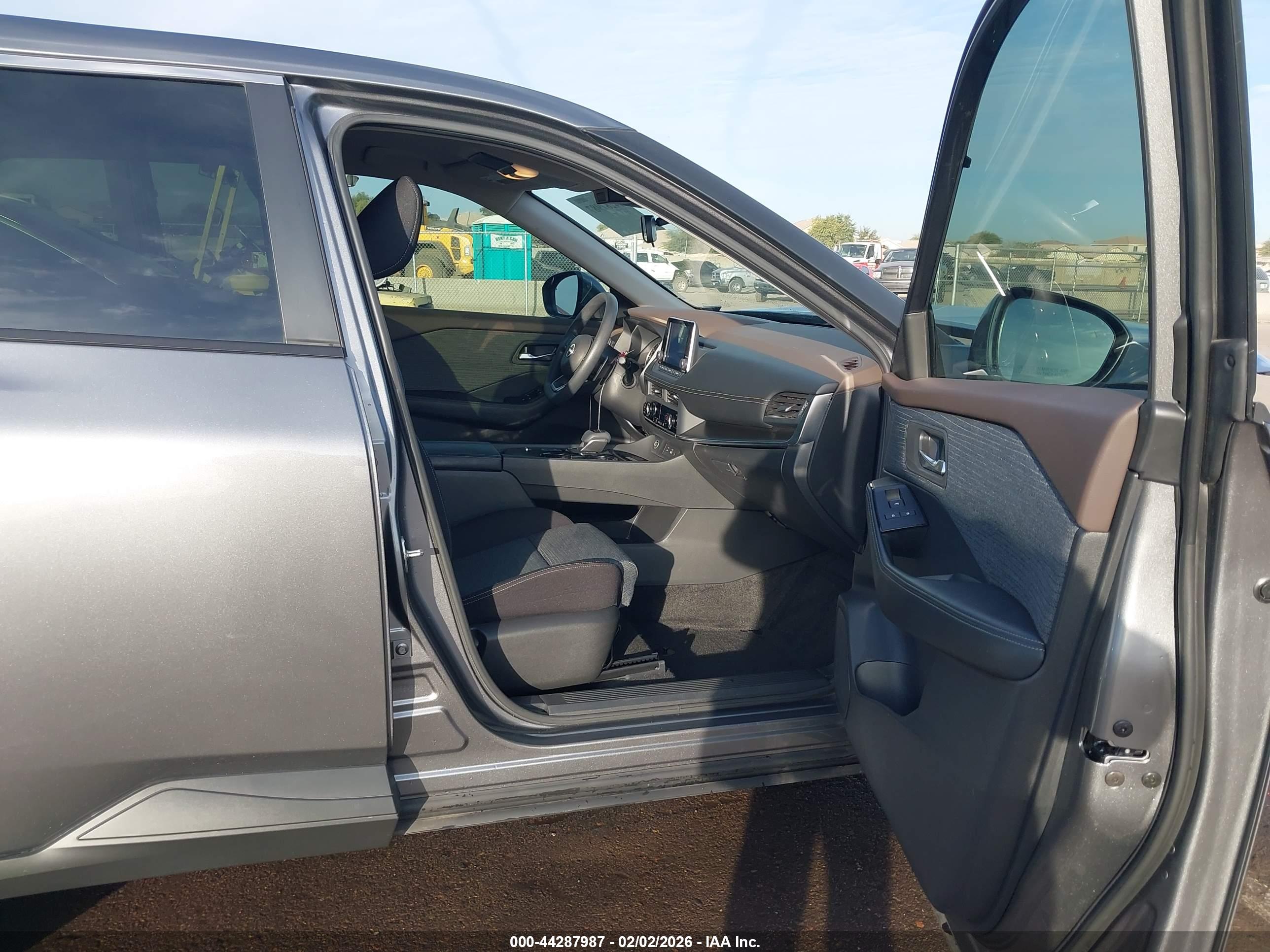 NISSAN ROGUE image 5