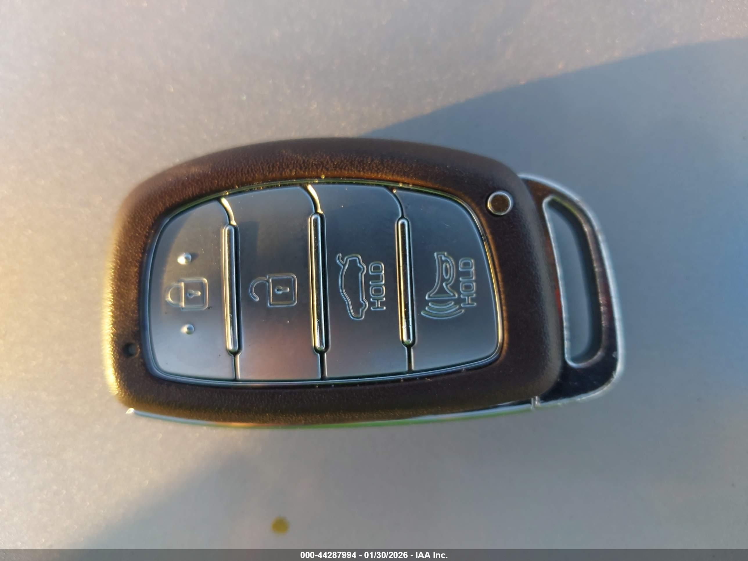 HYUNDAI ELANTRA image 11
