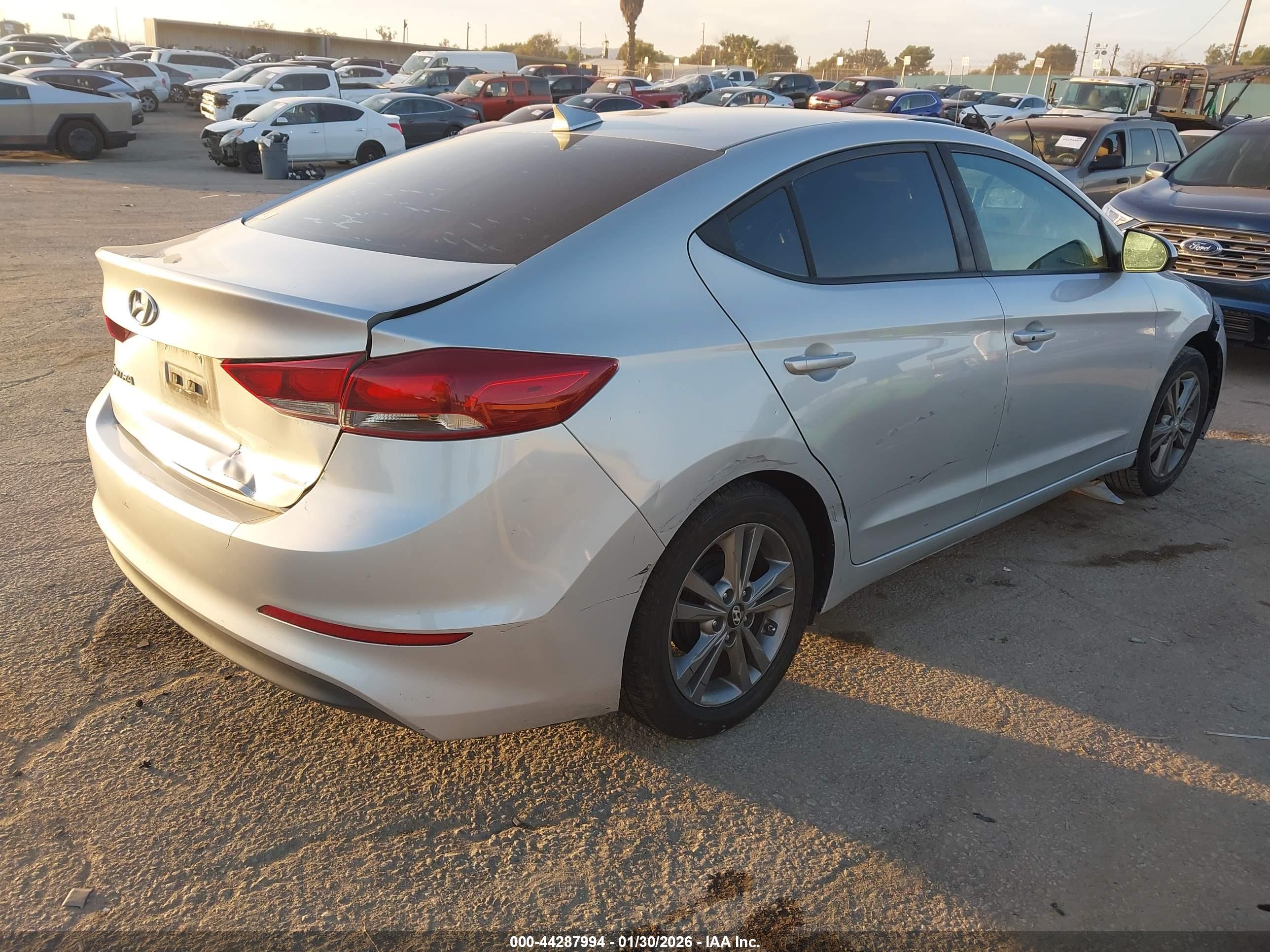 HYUNDAI ELANTRA image 4