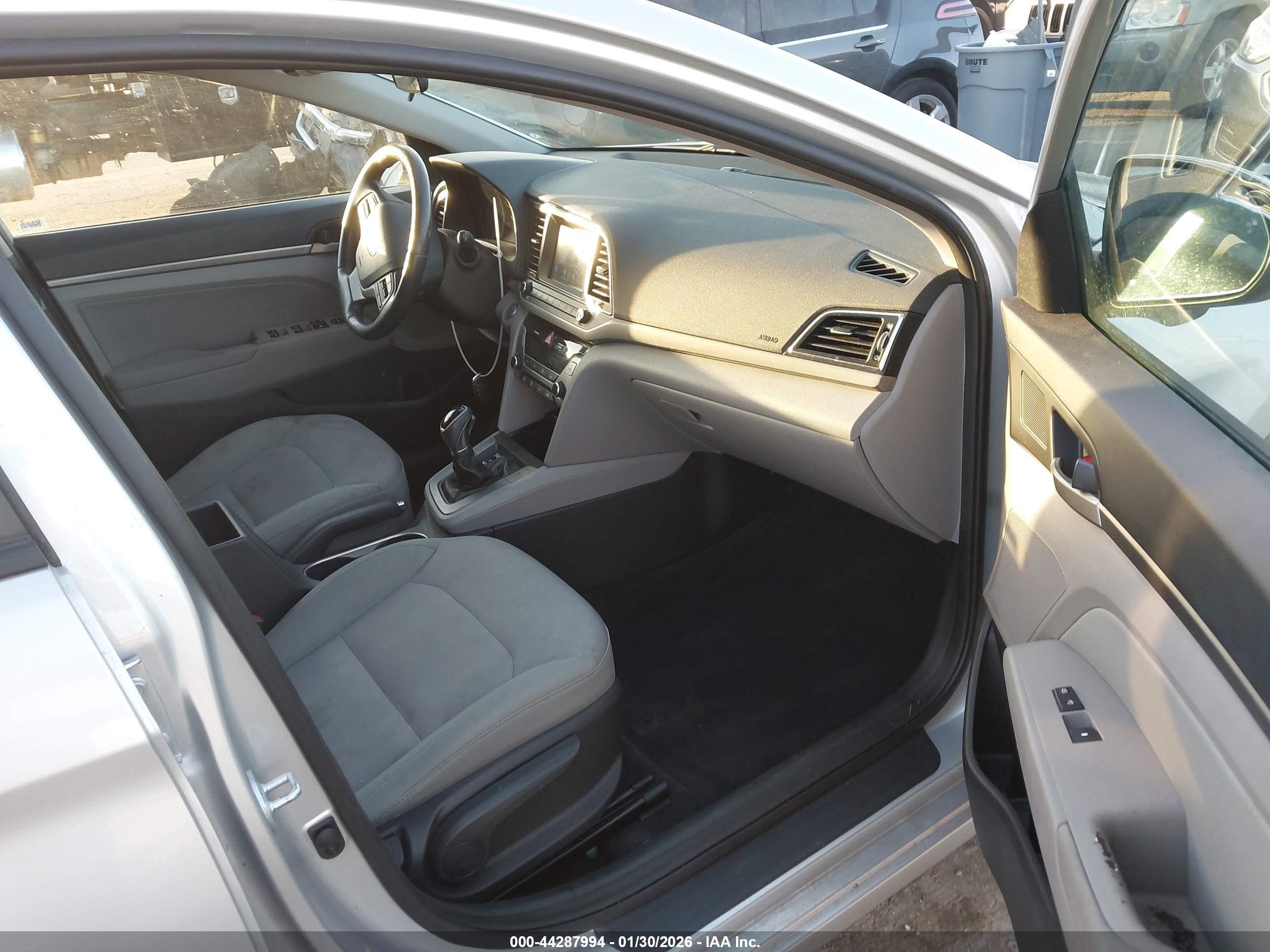 HYUNDAI ELANTRA image 5