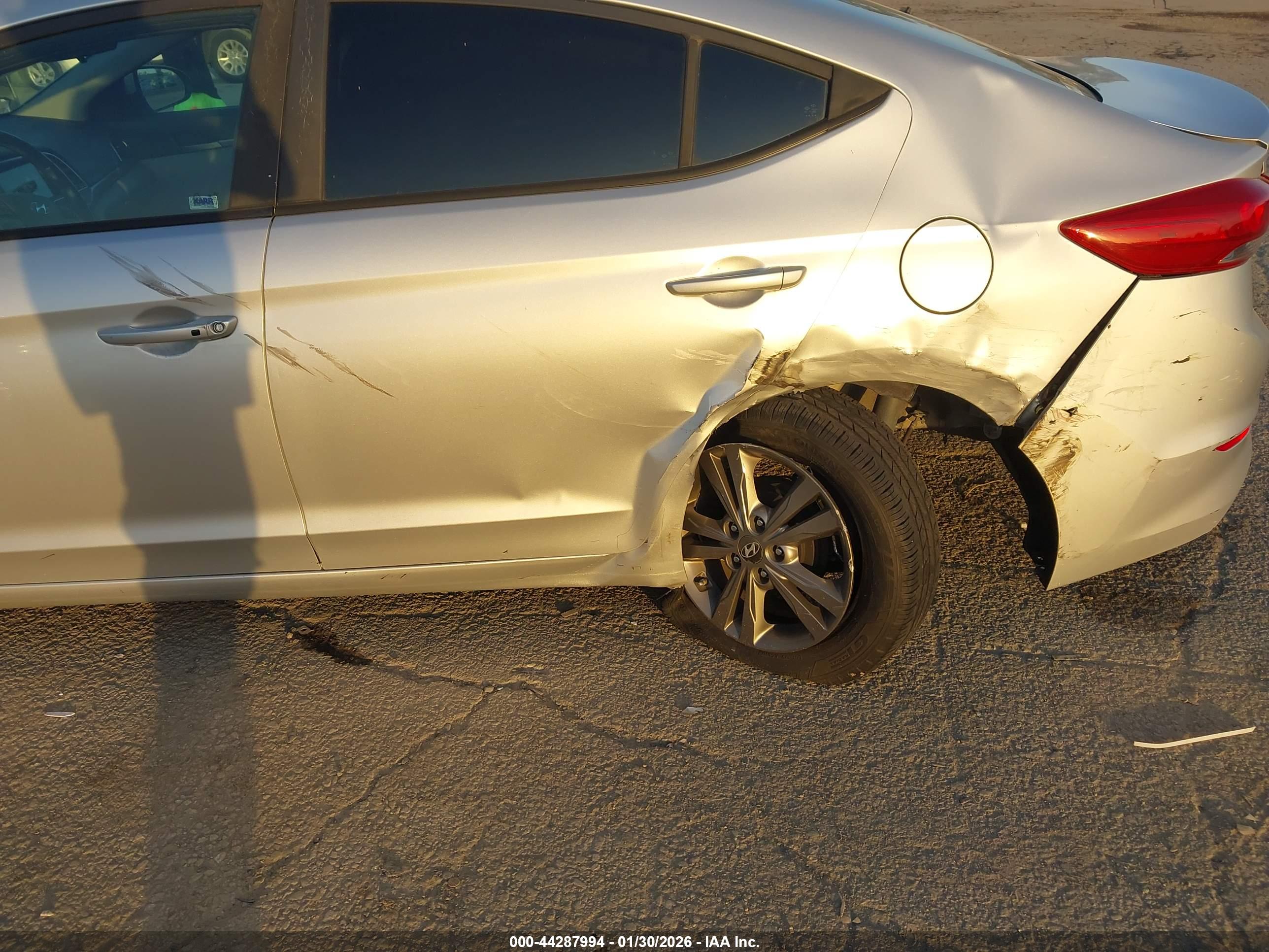 HYUNDAI ELANTRA image 6